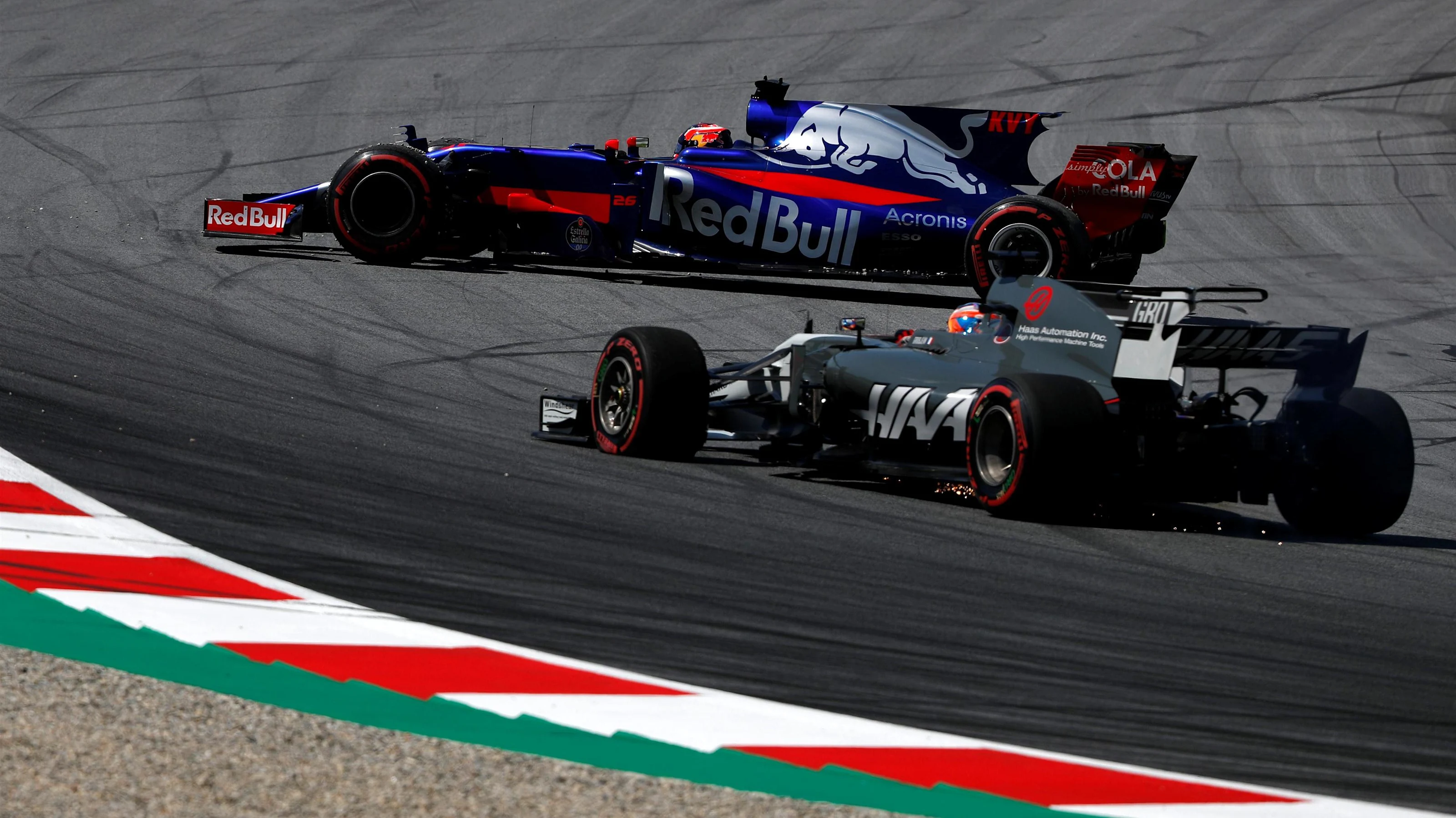 Romain Grosjean (FRA) Haas VF-17 with front puncture and Daniil Kvyat (RUS) Scuderia Toro Rosso