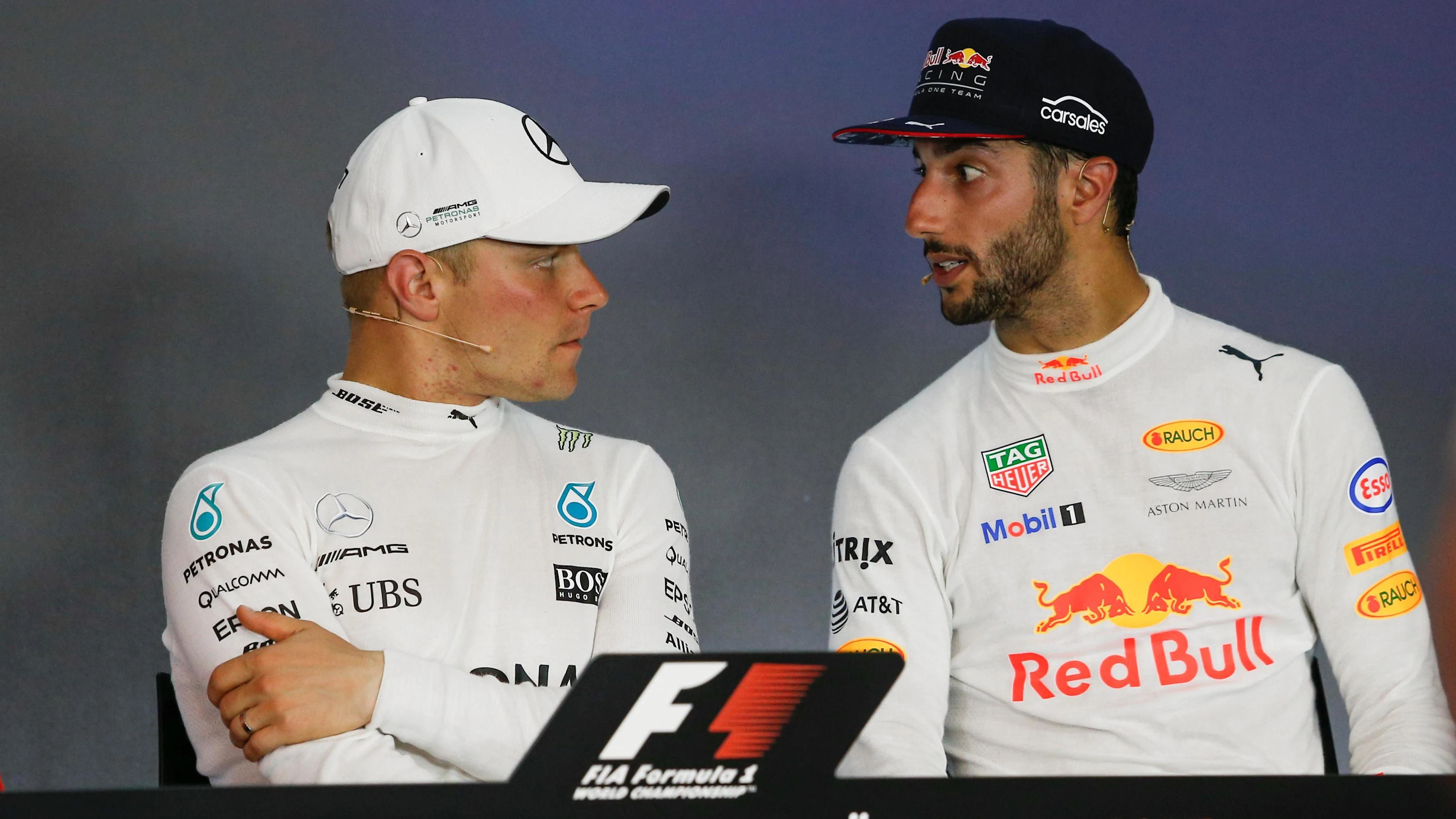 Valtteri Bottas (FIN) Mercedes AMG F1 and Daniel Ricciardo (AUS) Red Bull Racing in the Press