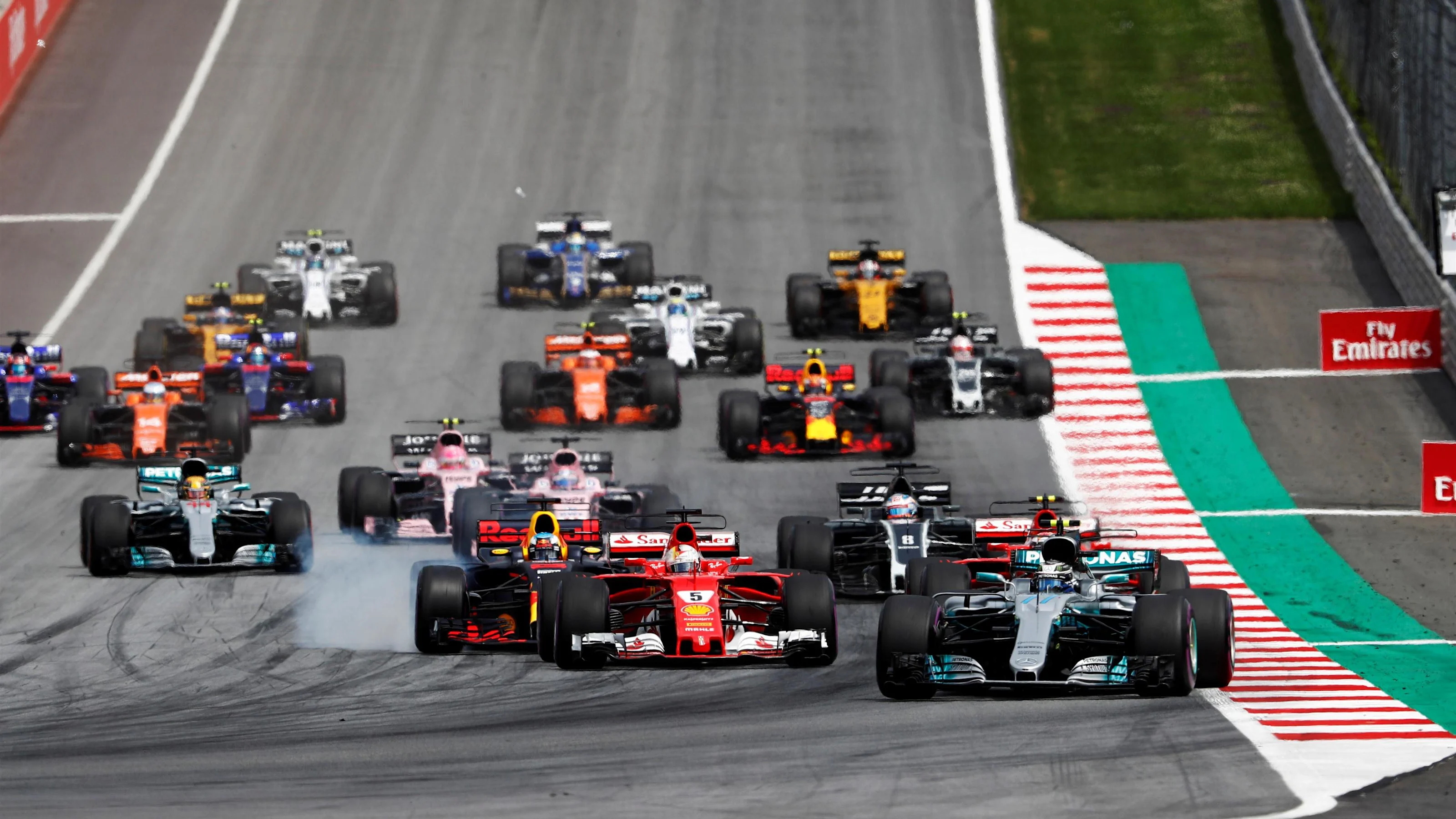 Valtteri Bottas (FIN) Mercedes-Benz F1 W08 Hybrid leads at the start of the race at Formula One