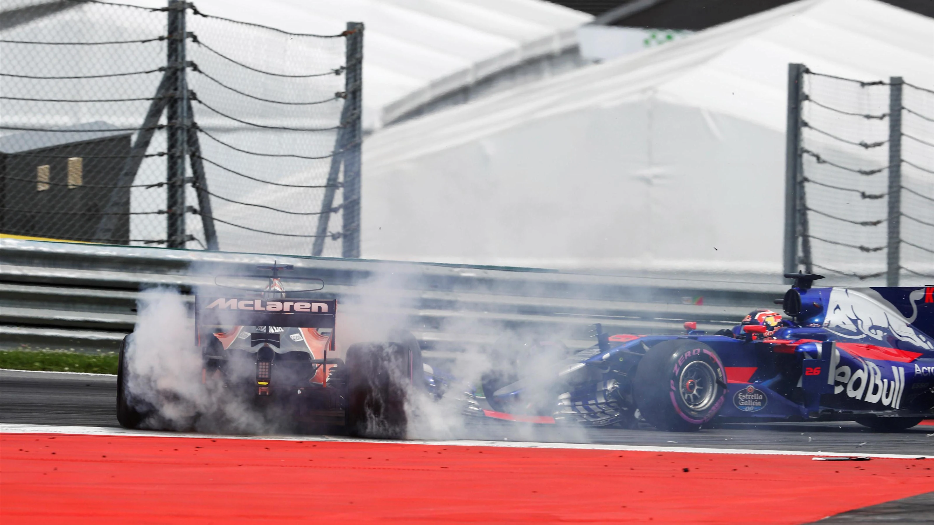 Fernando Alonso (ESP) McLaren MCL32 and Daniil Kvyat (RUS) Scuderia Toro Rosso STR12 collide at the
