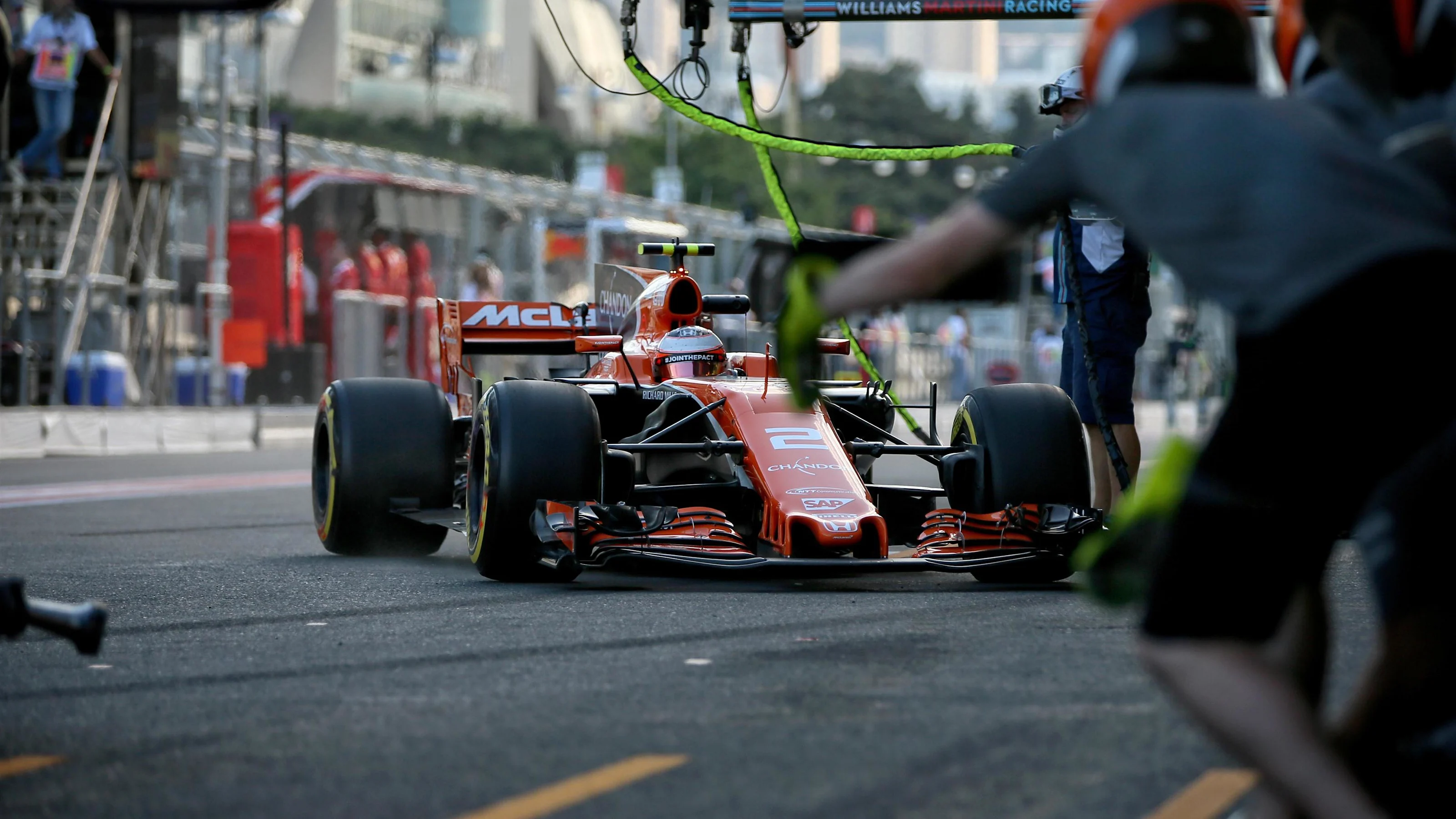 Stoffel Vandoorne (BEL) McLaren MCL32 makes a practice pitstop at Formula One World Championship,