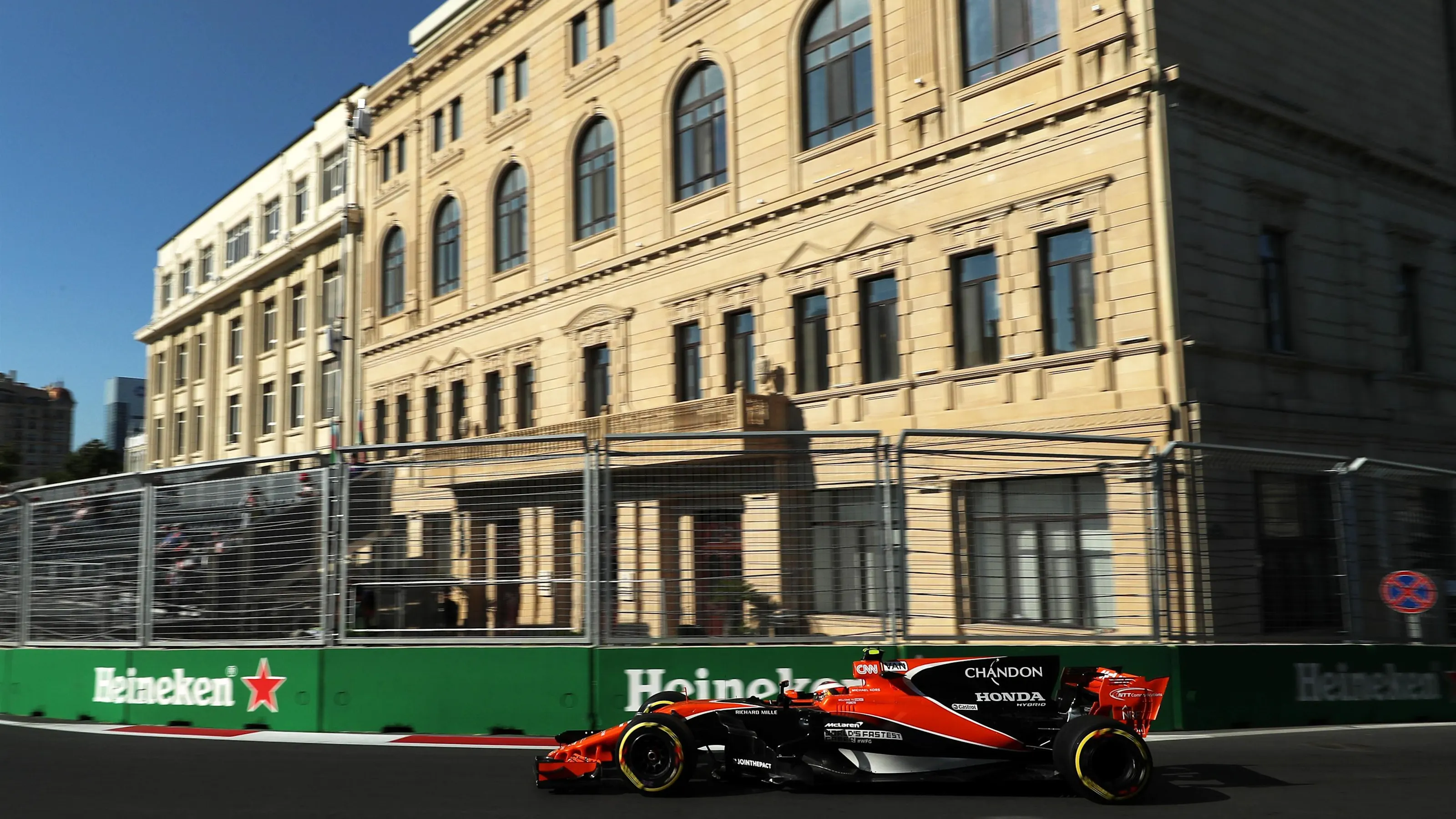 Stoffel Vandoorne (BEL) McLaren MCL32 at Formula One World Championship, Rd8, Azerbaijan Grand