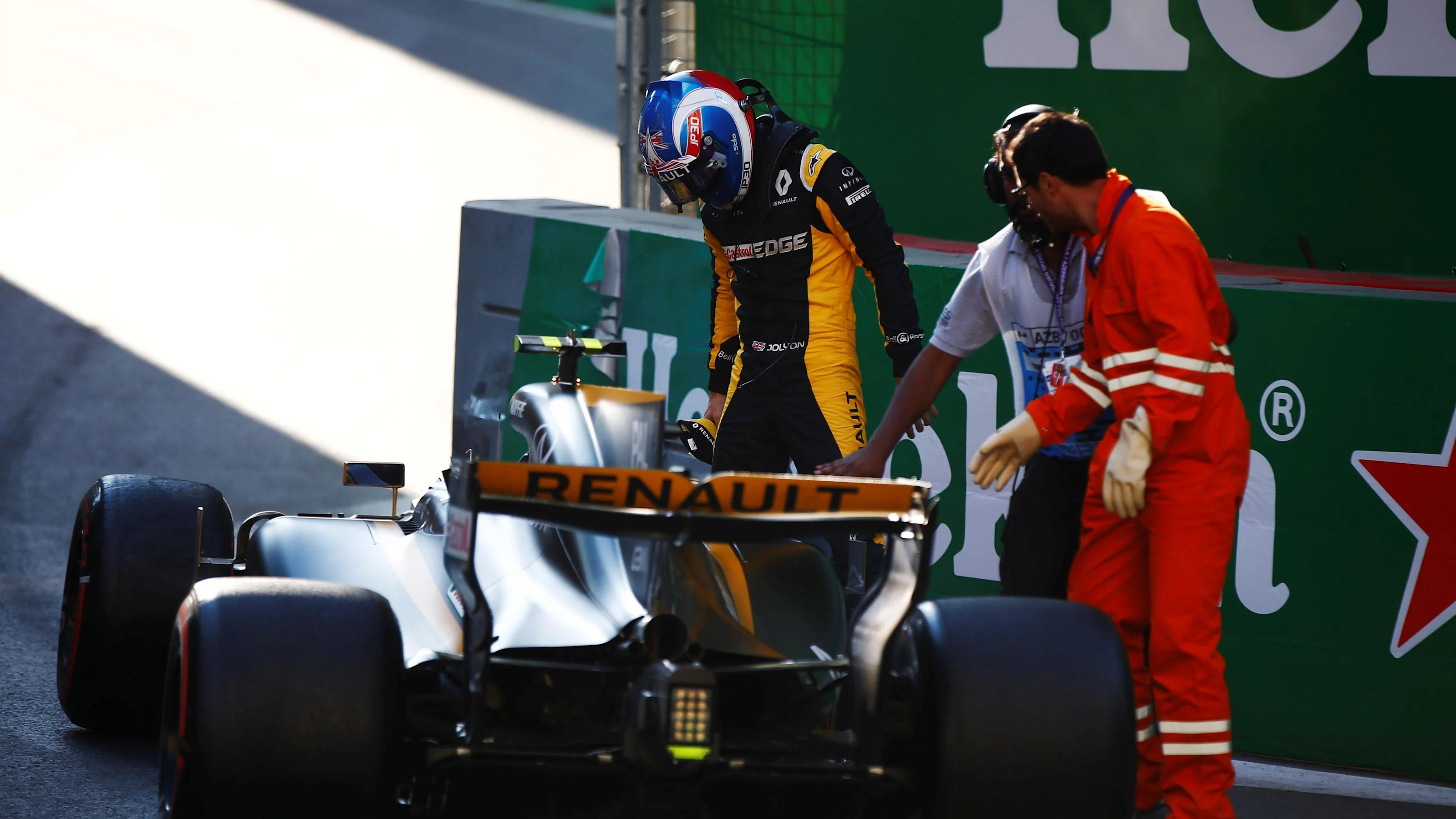 Jolyon Palmer (GBR) Renault Sport F1 Team RS17 crashed in FP2 at Formula One World Championship,