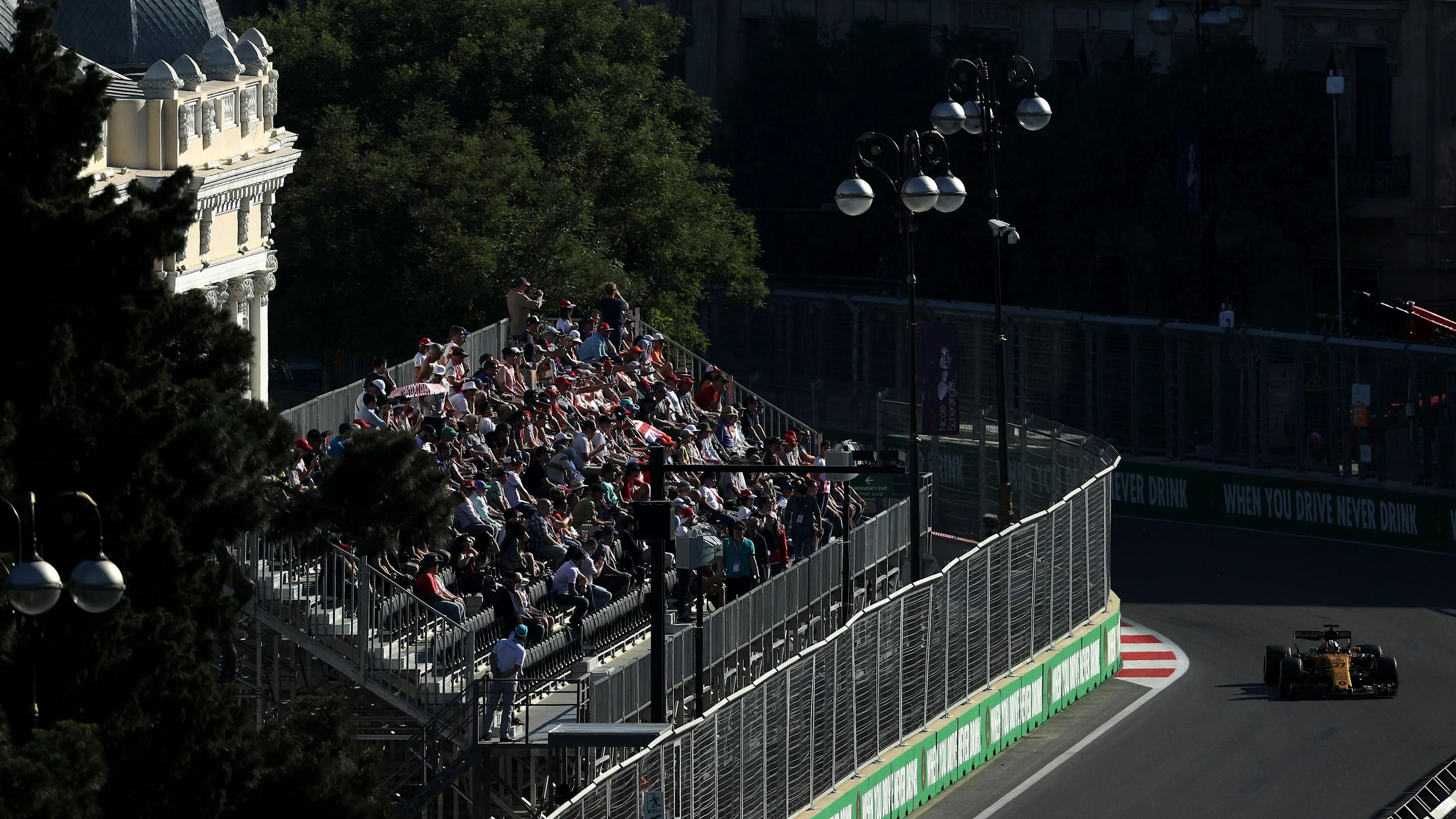 Nico Hulkenberg (GER) Renault Sport F1 Team RS17 at Formula One World Championship, Rd8, Azerbaijan