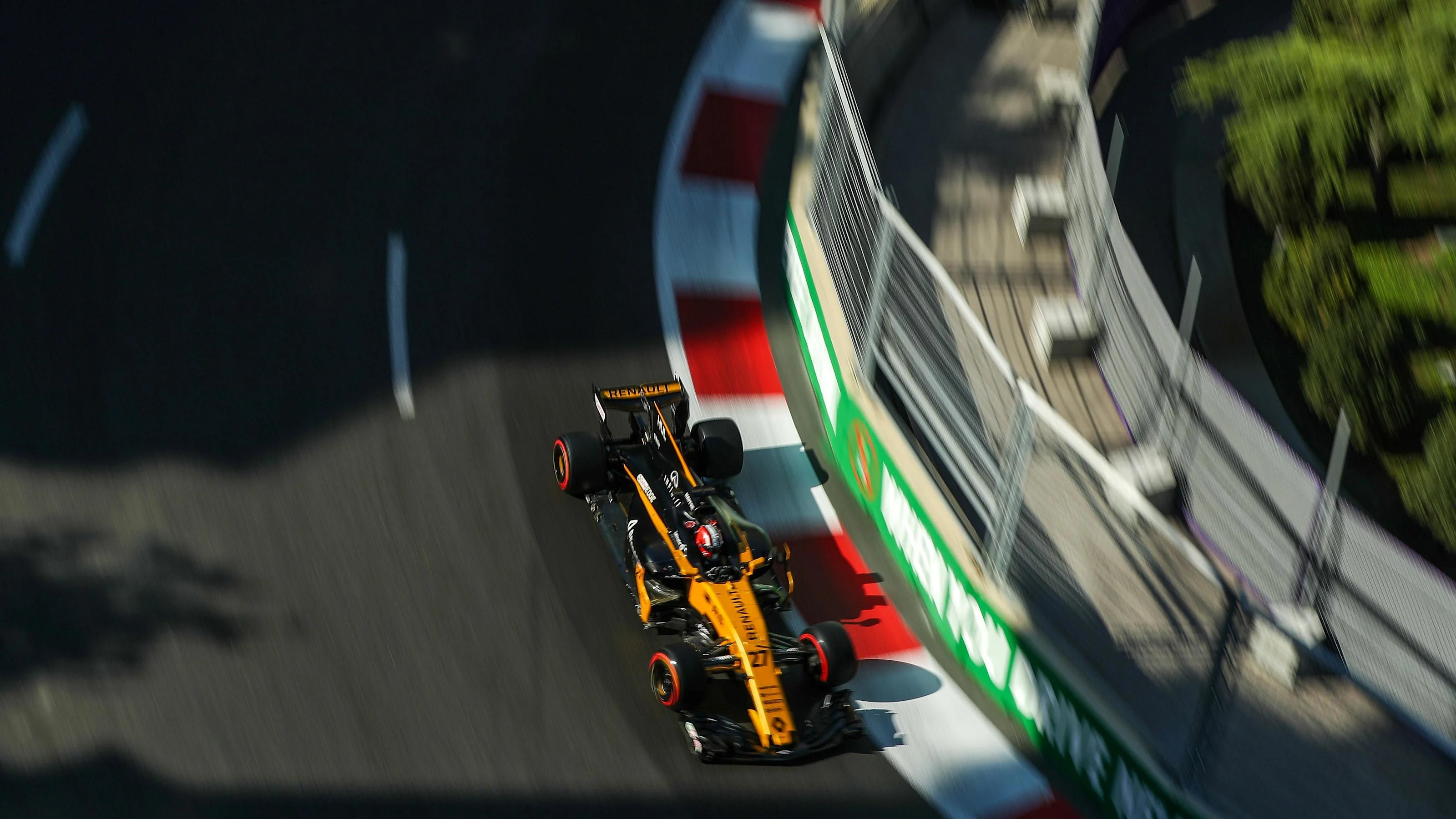 Nico Hulkenberg (GER) Renault Sport F1 Team RS17 at Formula One World Championship, Rd8, Azerbaijan