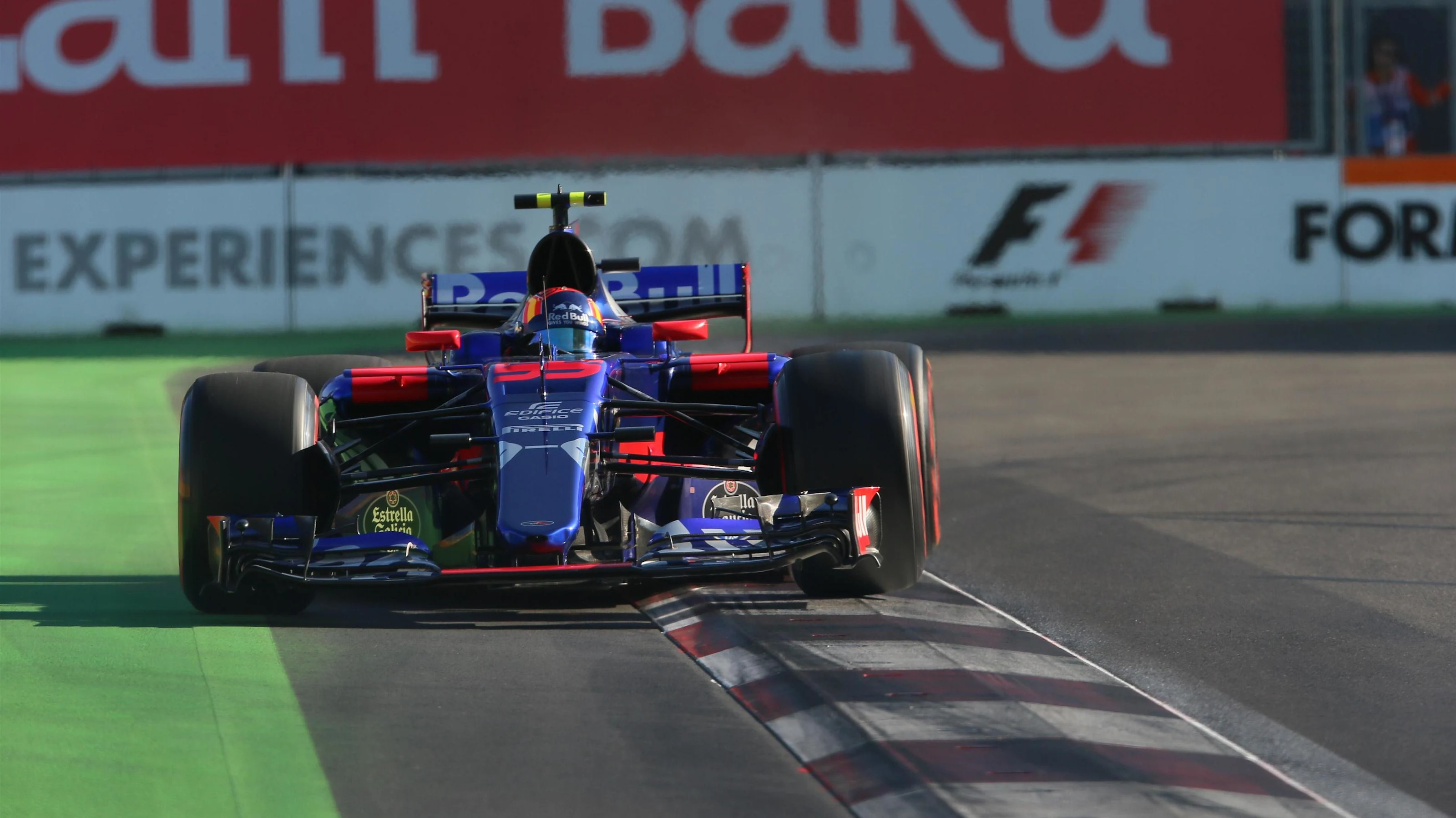 Carlos Sainz jr (ESP) Scuderia Toro Rosso STR12 at Formula One World Championship, Rd8, Azerbaijan