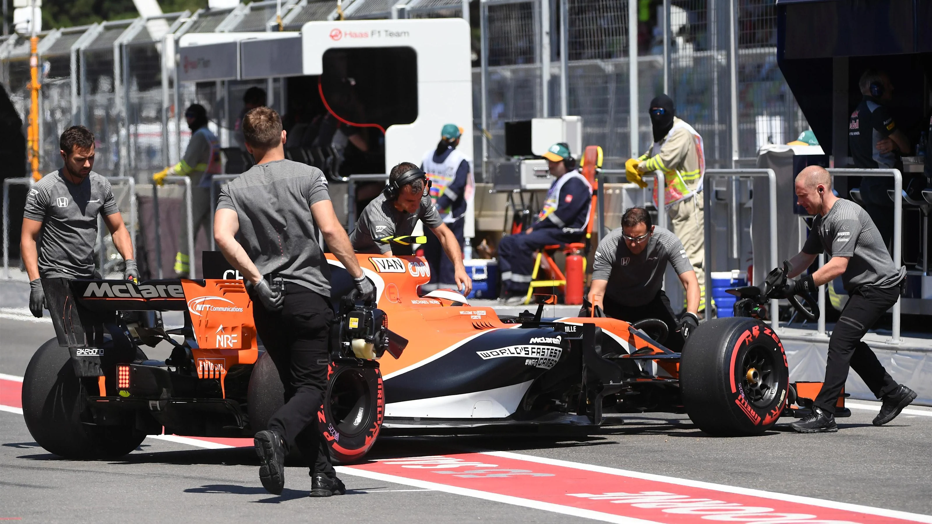 Stoffel Vandoorne (BEL) McLaren MCL32 at Formula One World Championship, Rd8, Azerbaijan Grand