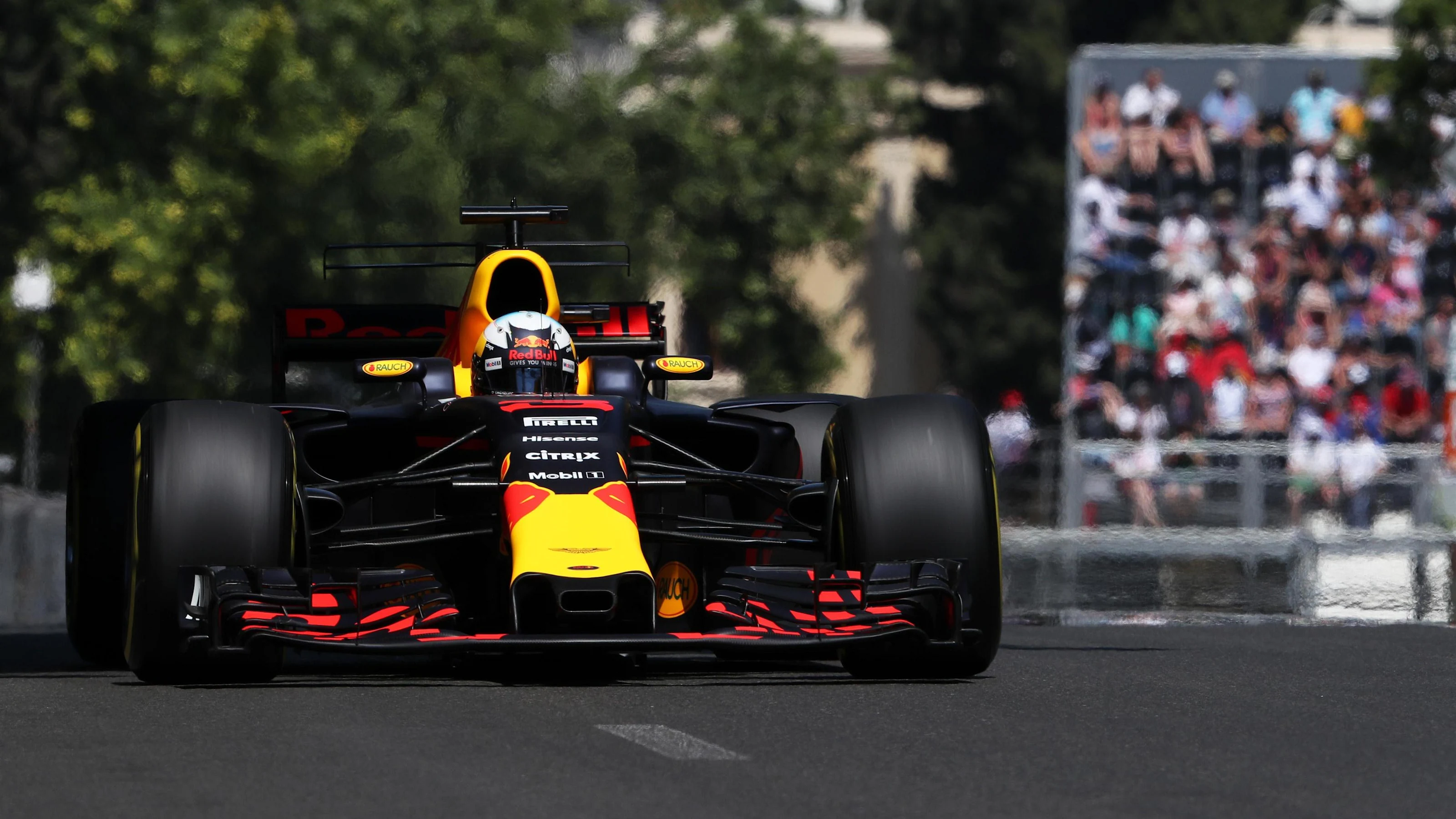 Daniel Ricciardo (AUS) Red Bull Racing RB13 at Formula One World Championship, Rd8, Azerbaijan