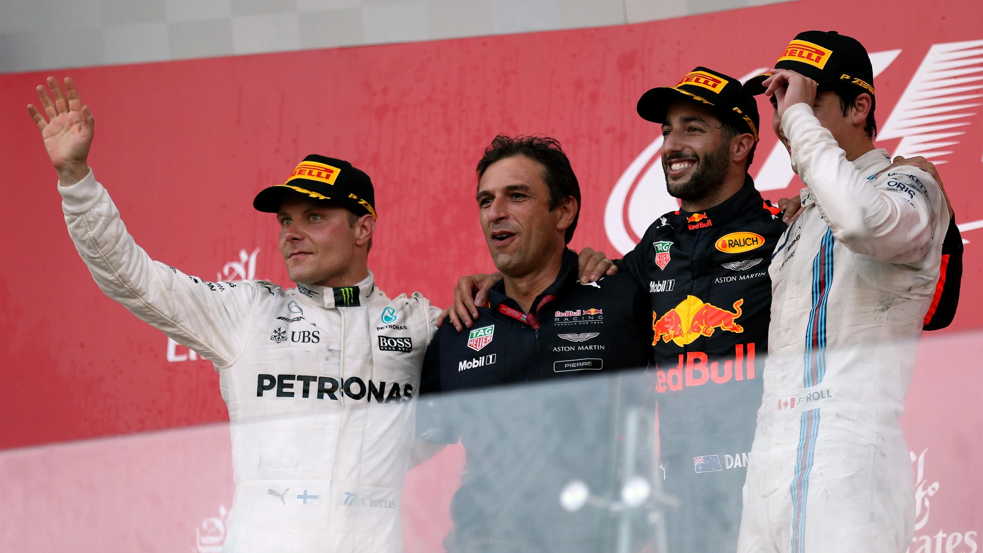 Race winner Daniel Ricciardo (AUS) Red Bull Racing celebrates on the podium with Valtteri Bottas