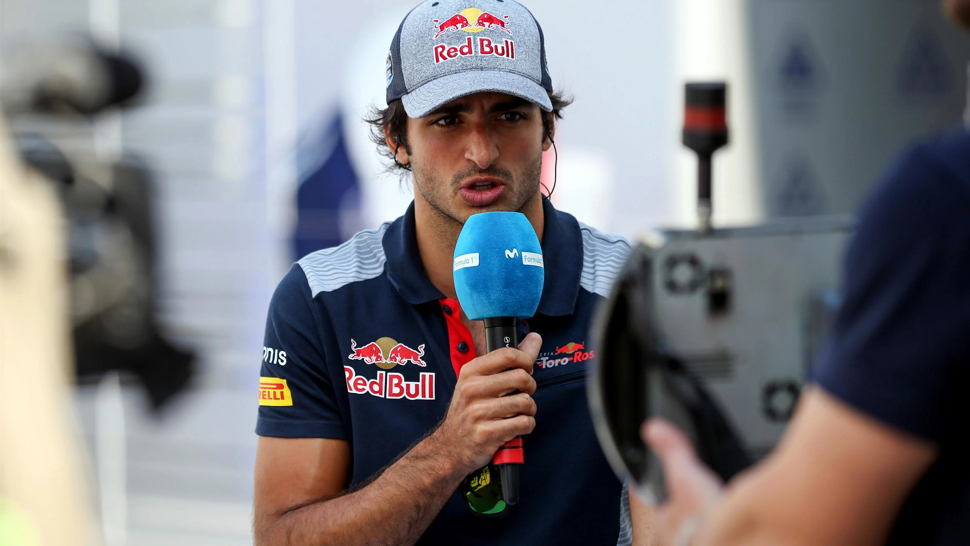 Carlos Sainz jr (ESP) Scuderia Toro Rosso talks to the media at Formula One World Championship,