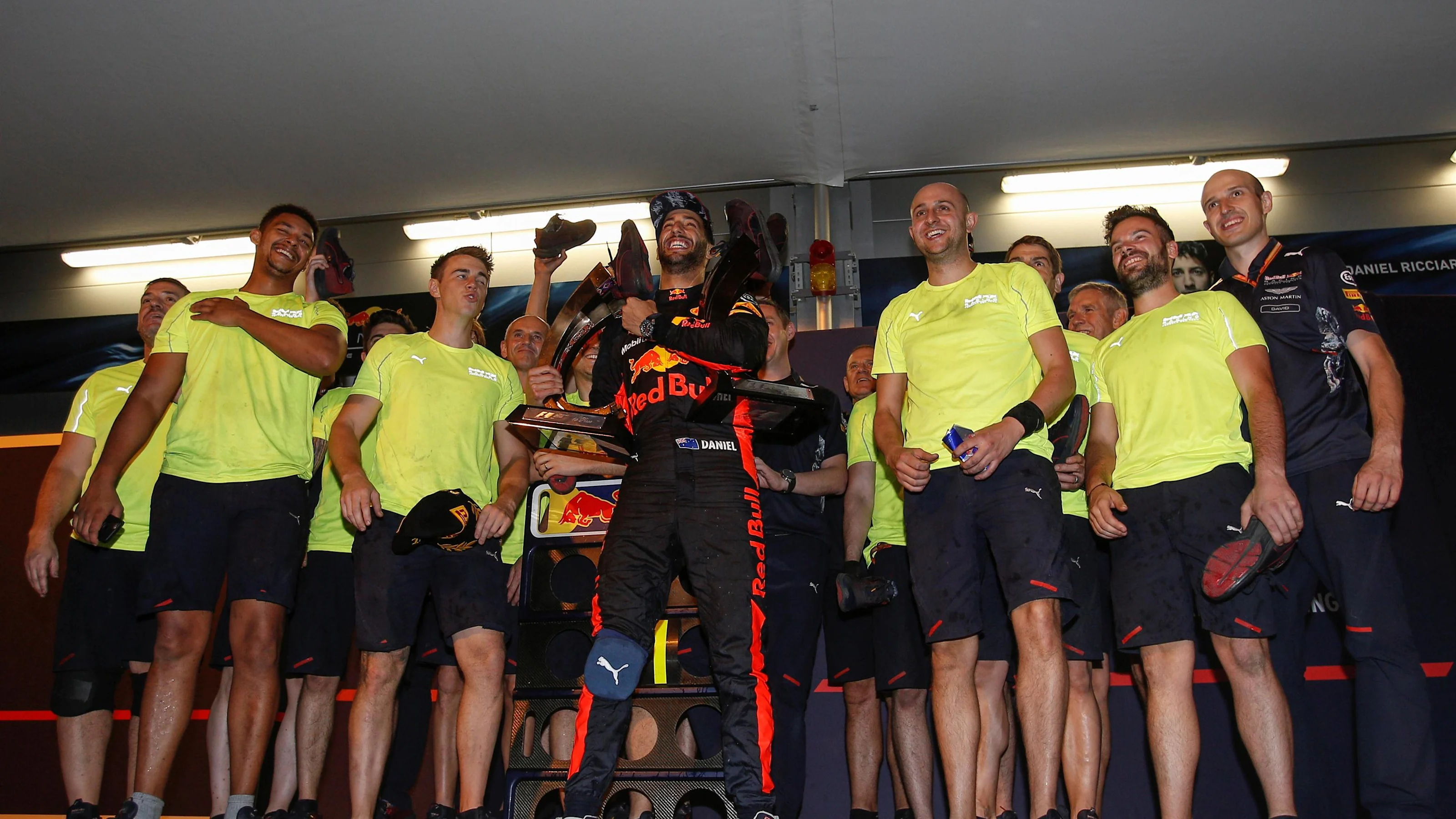 Race winner Daniel Ricciardo (AUS) Red Bull Racing celebrates with the team and the trophy at