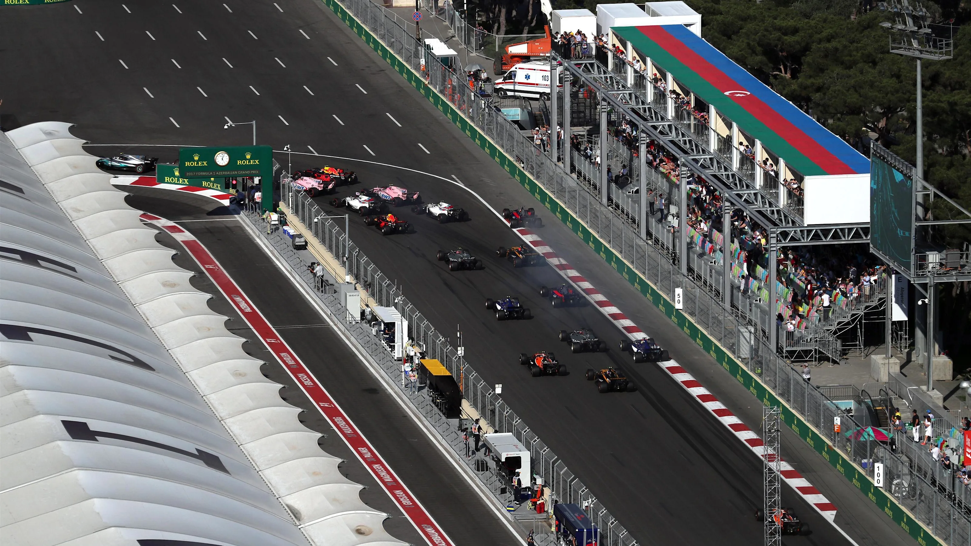 Daniil Kvyat (RUS) Scuderia Toro Rosso STR12 runs wide at the start of the race at Formula One
