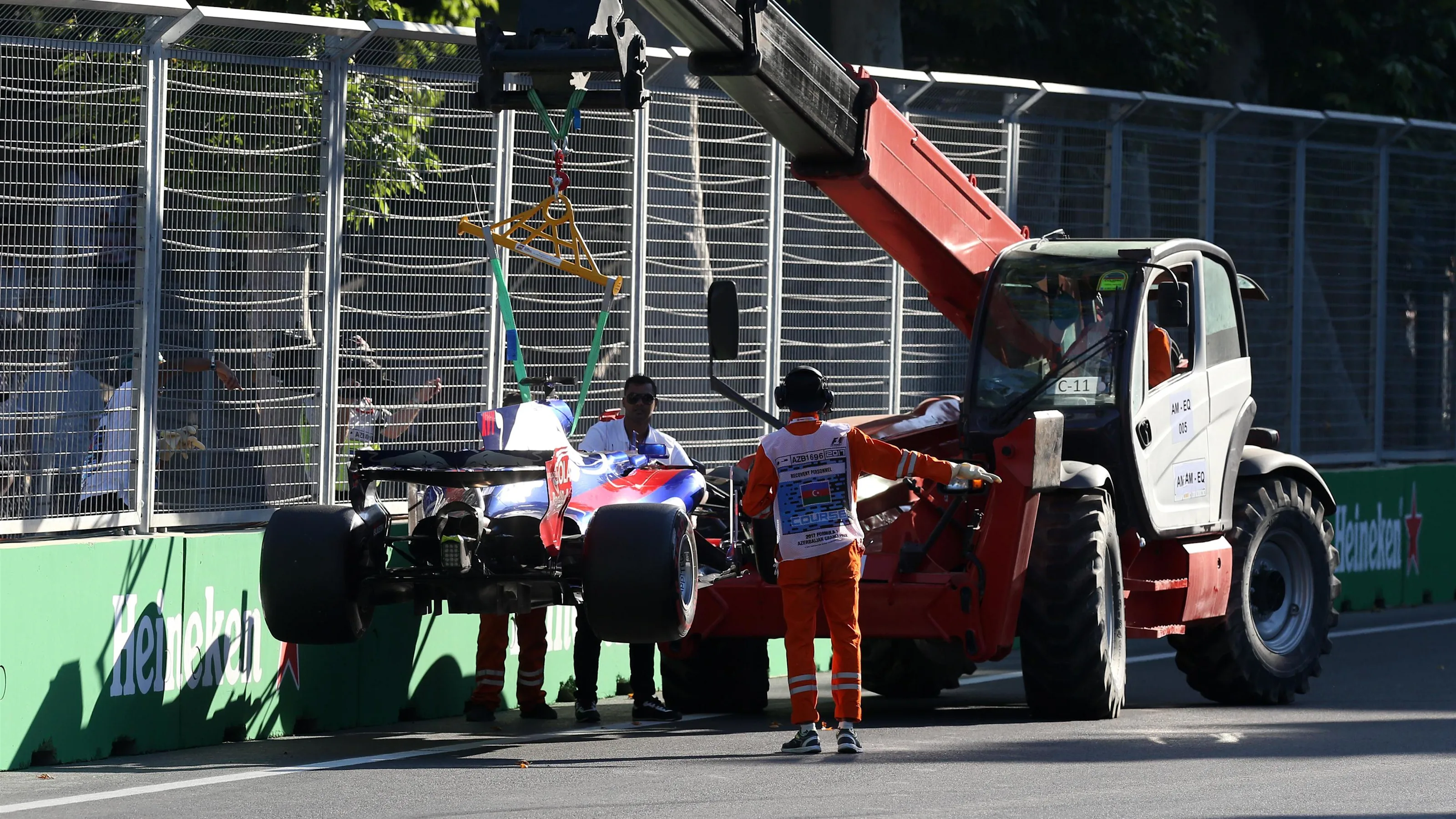 The car of race retiree Daniil Kvyat (RUS) Scuderia Toro Rosso STR12 is recovered at Formula One