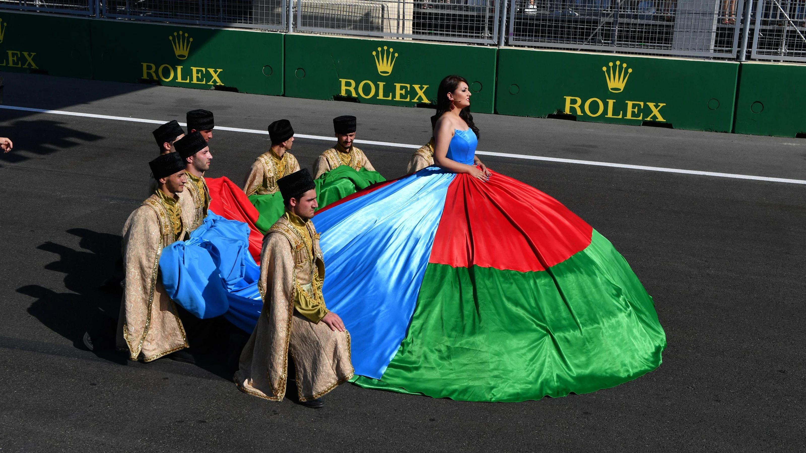 Grid entertainment at Formula One World Championship, Rd8, Azerbaijan Grand Prix, Race, Baku City