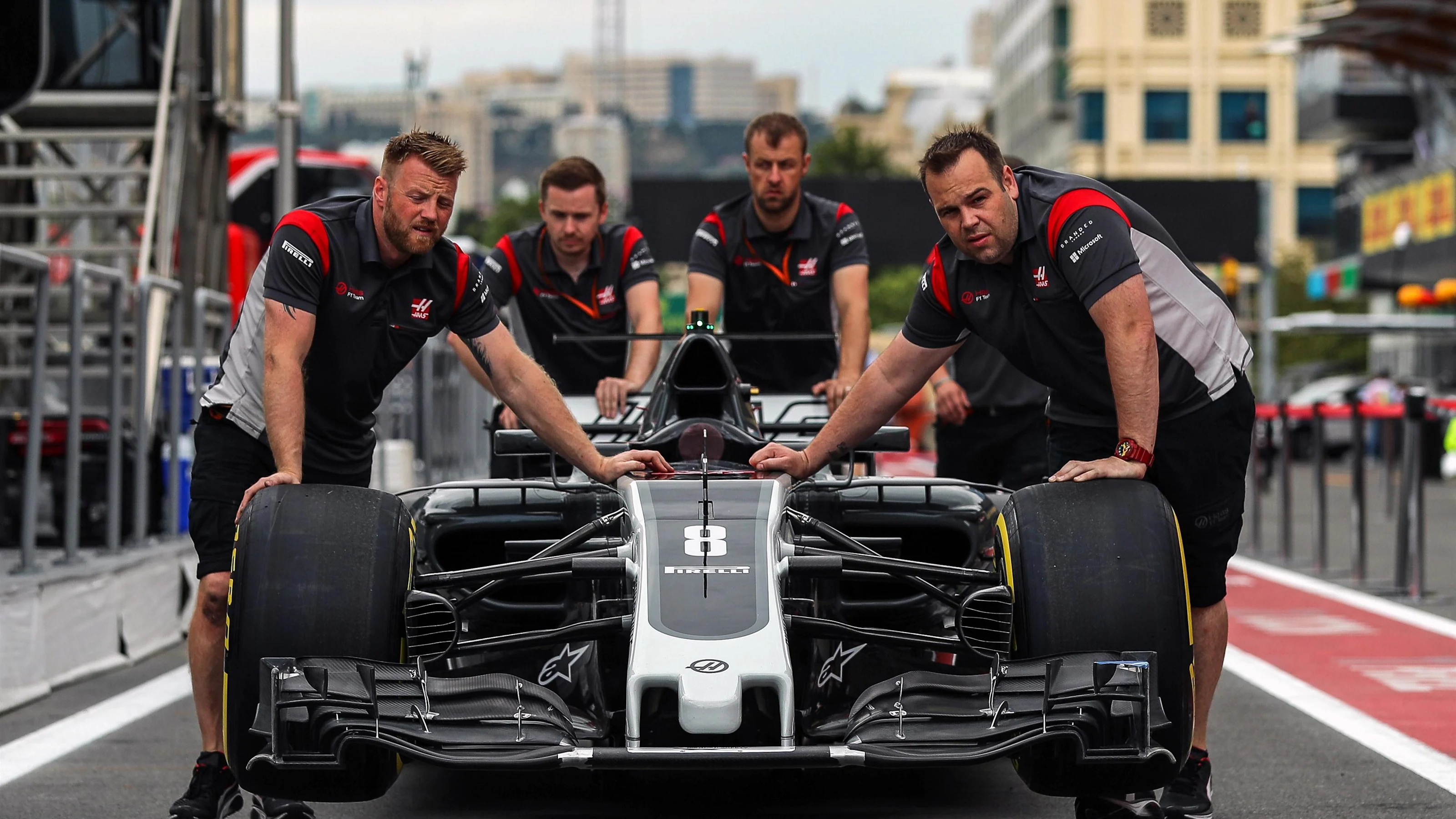 Haas F1 Mechanics with the car of Romain Grosjean (FRA) Haas VF-17 at Formula One World