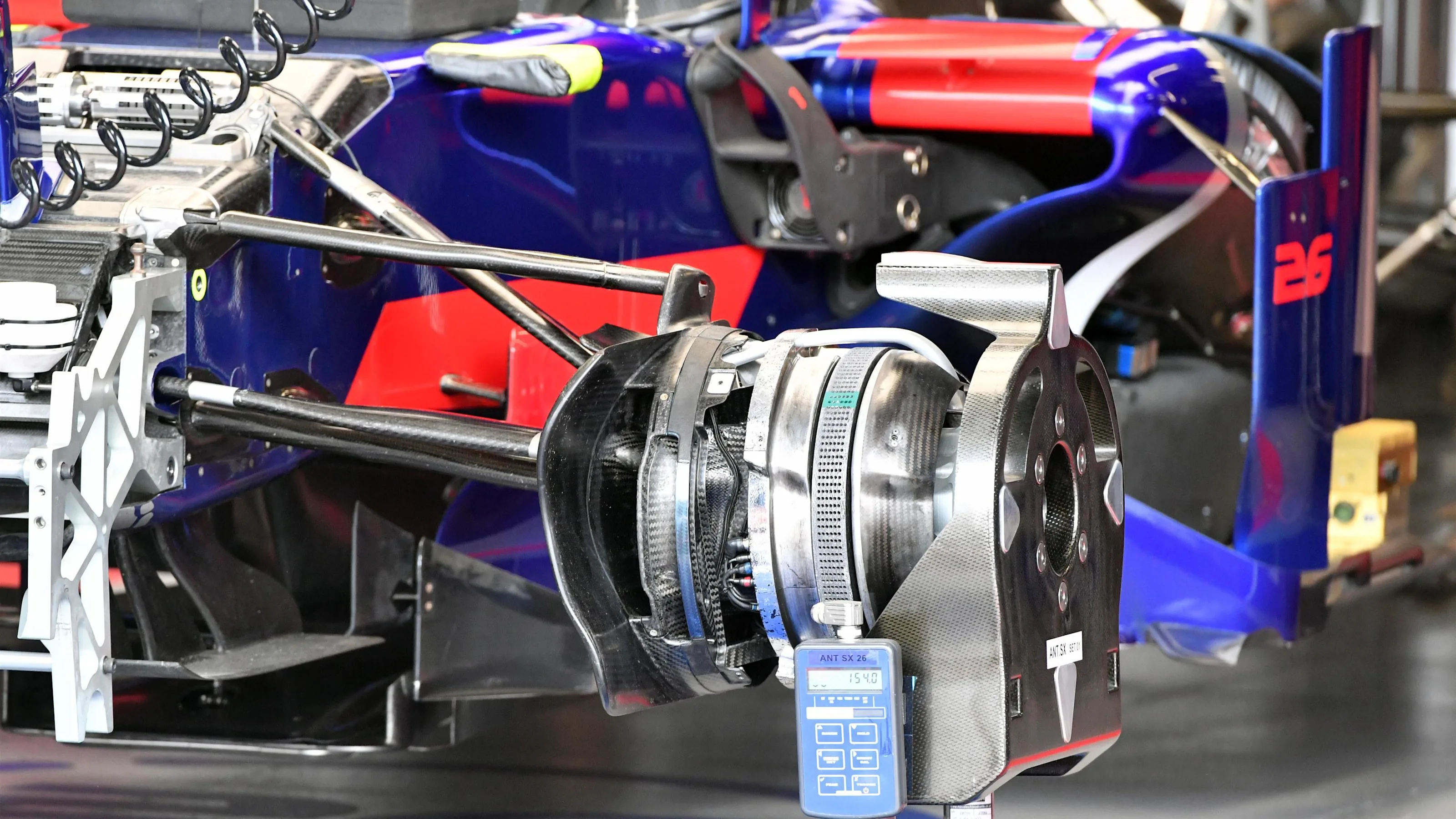 Scuderia Toro Rosso STR12 front wheel hub at Formula One World Championship, Rd8, Azerbaijan Grand