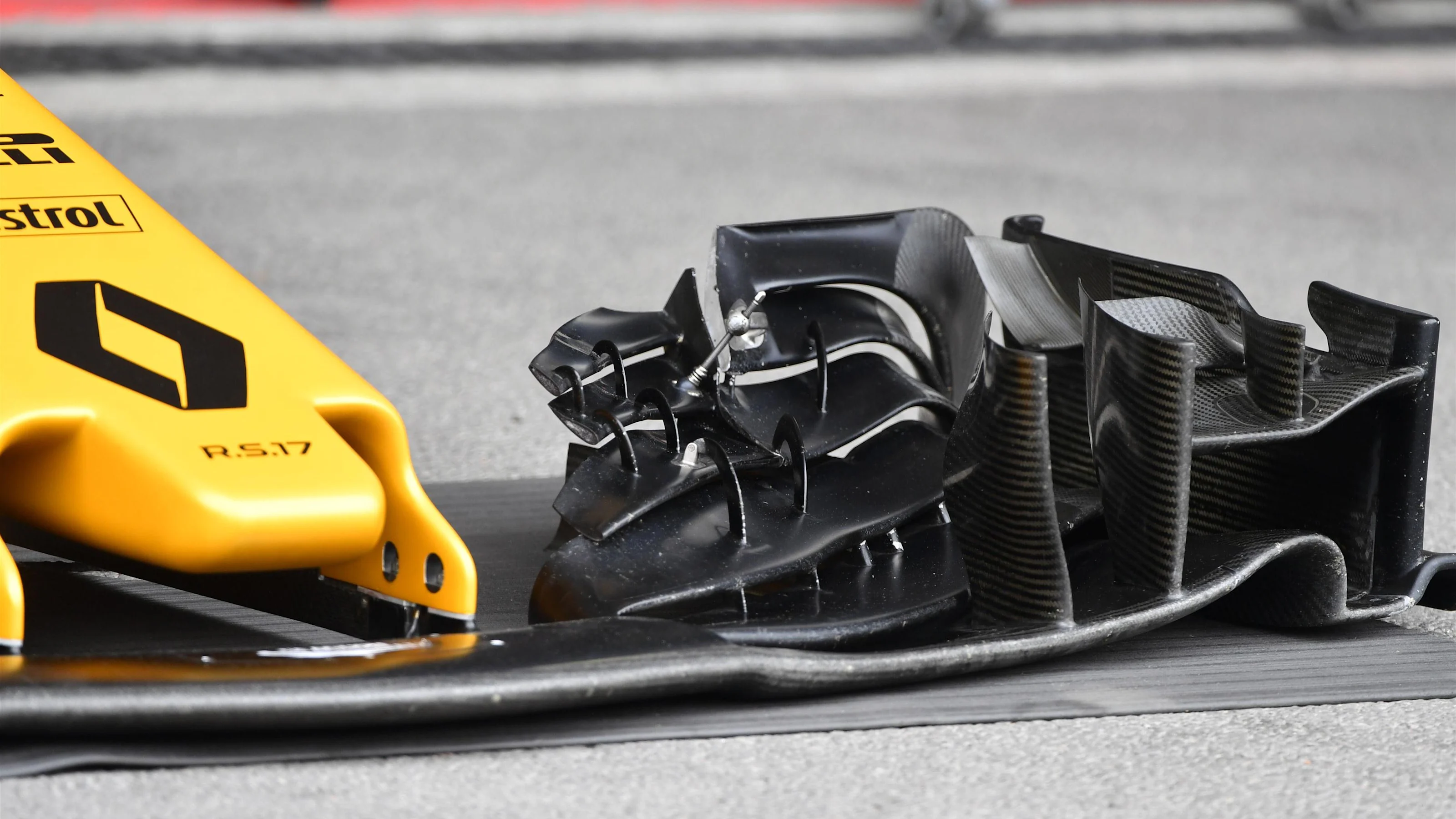 Renault Sport F1 Team RS17 front wing detail at Formula One World Championship, Rd8, Azerbaijan