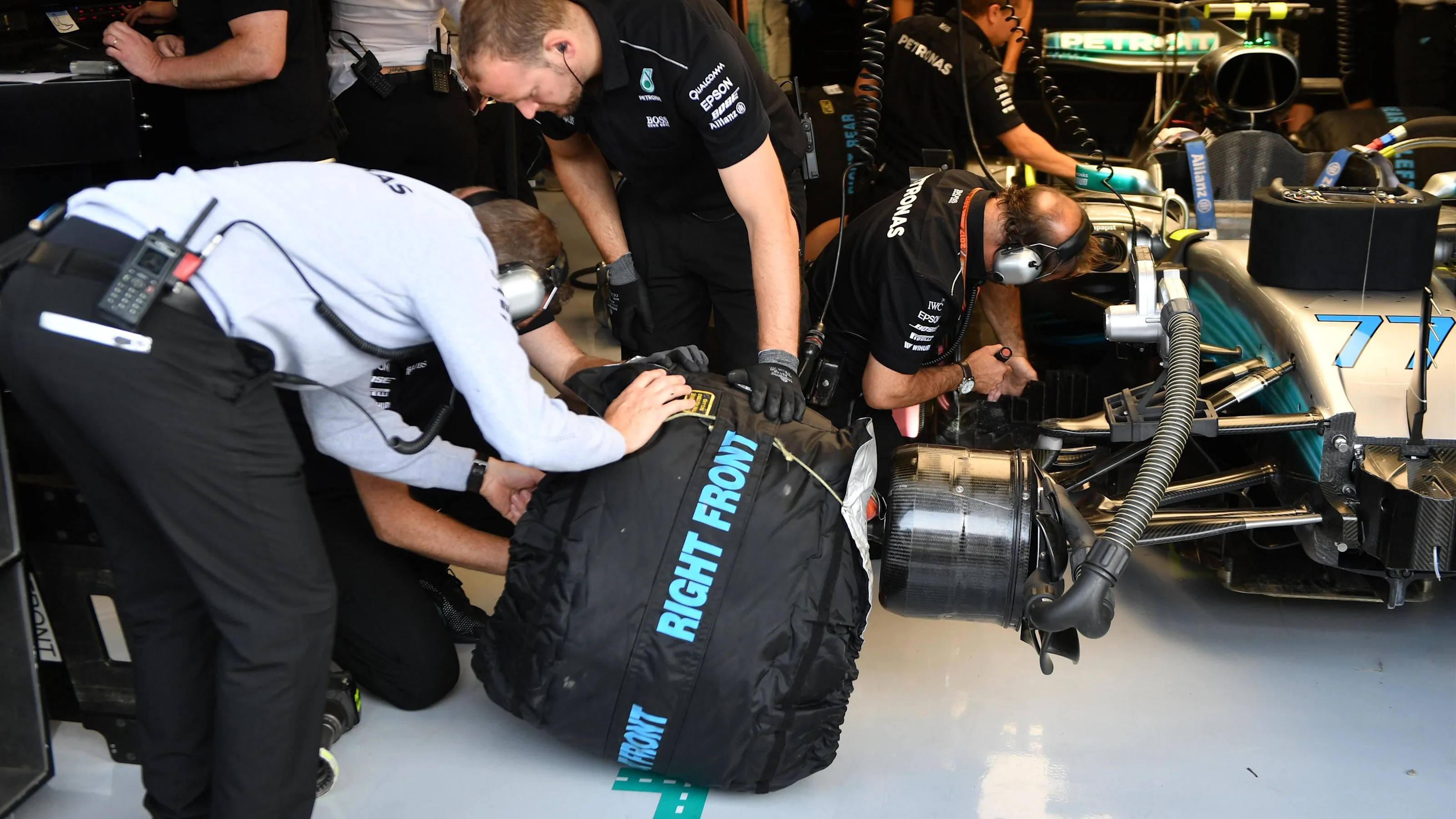 Mercedes AMG F1 mechanics look at the damaged wheel of Valtteri Bottas (FIN) Mercedes-Benz F1 W08