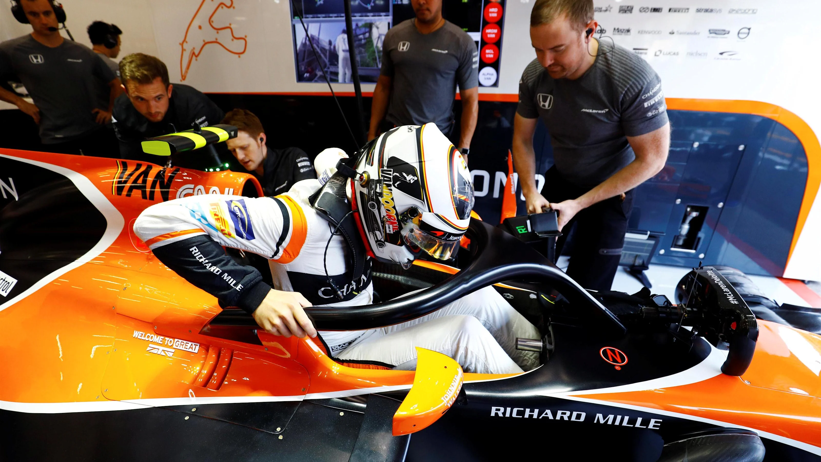 Stoffel Vandoorne (BEL) McLaren MCL32 with halo at Formula One World Championship, Rd12, Belgian