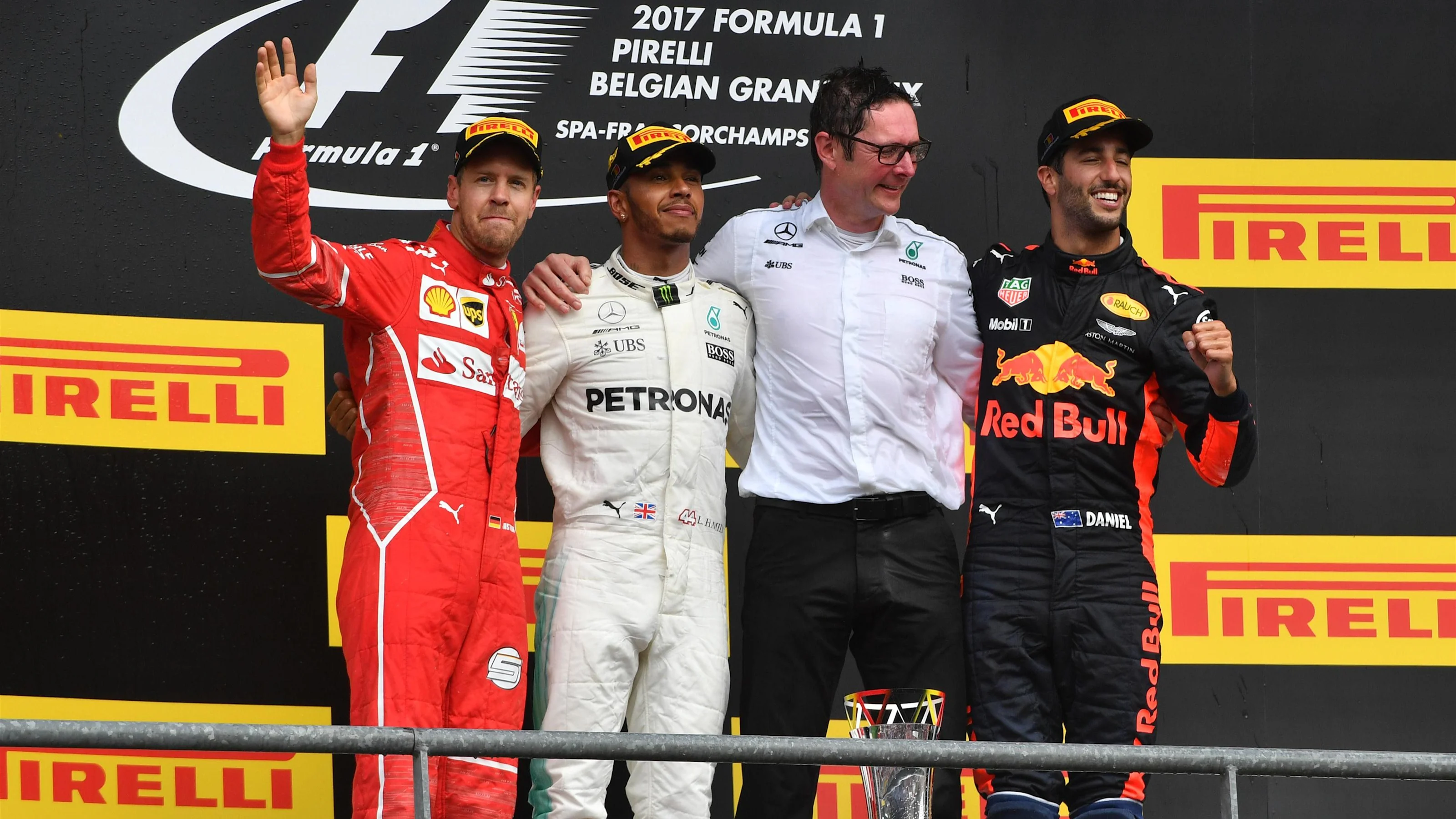 (L to R): Sebastian Vettel (GER) Ferrari, Lewis Hamilton (GBR) Mercedes AMG F1, Andy Shovlin (GBR)