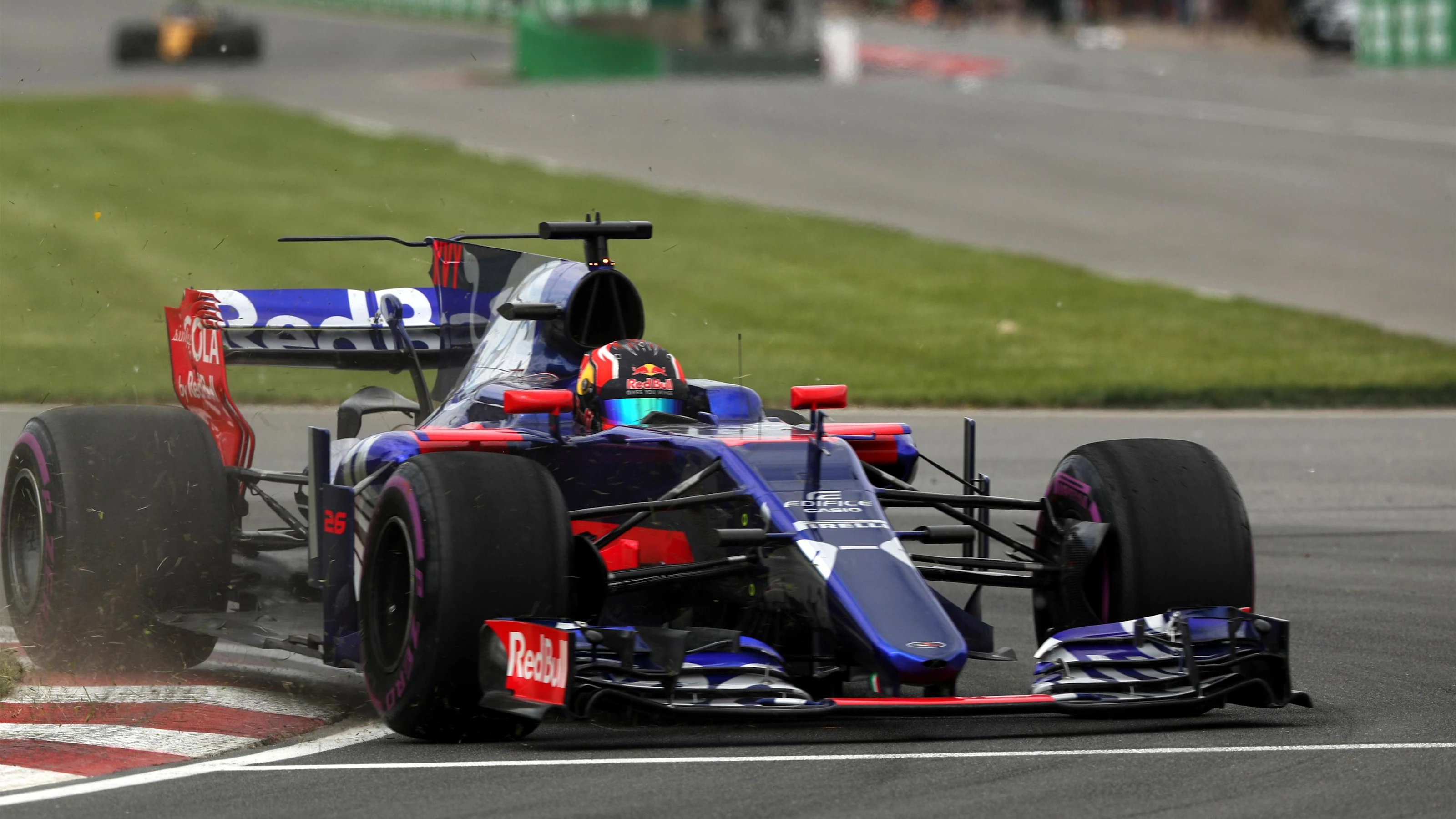 Daniil Kvyat (RUS) Scuderia Toro Rosso STR12 runs wide at Formula One World Championship, Rd7,