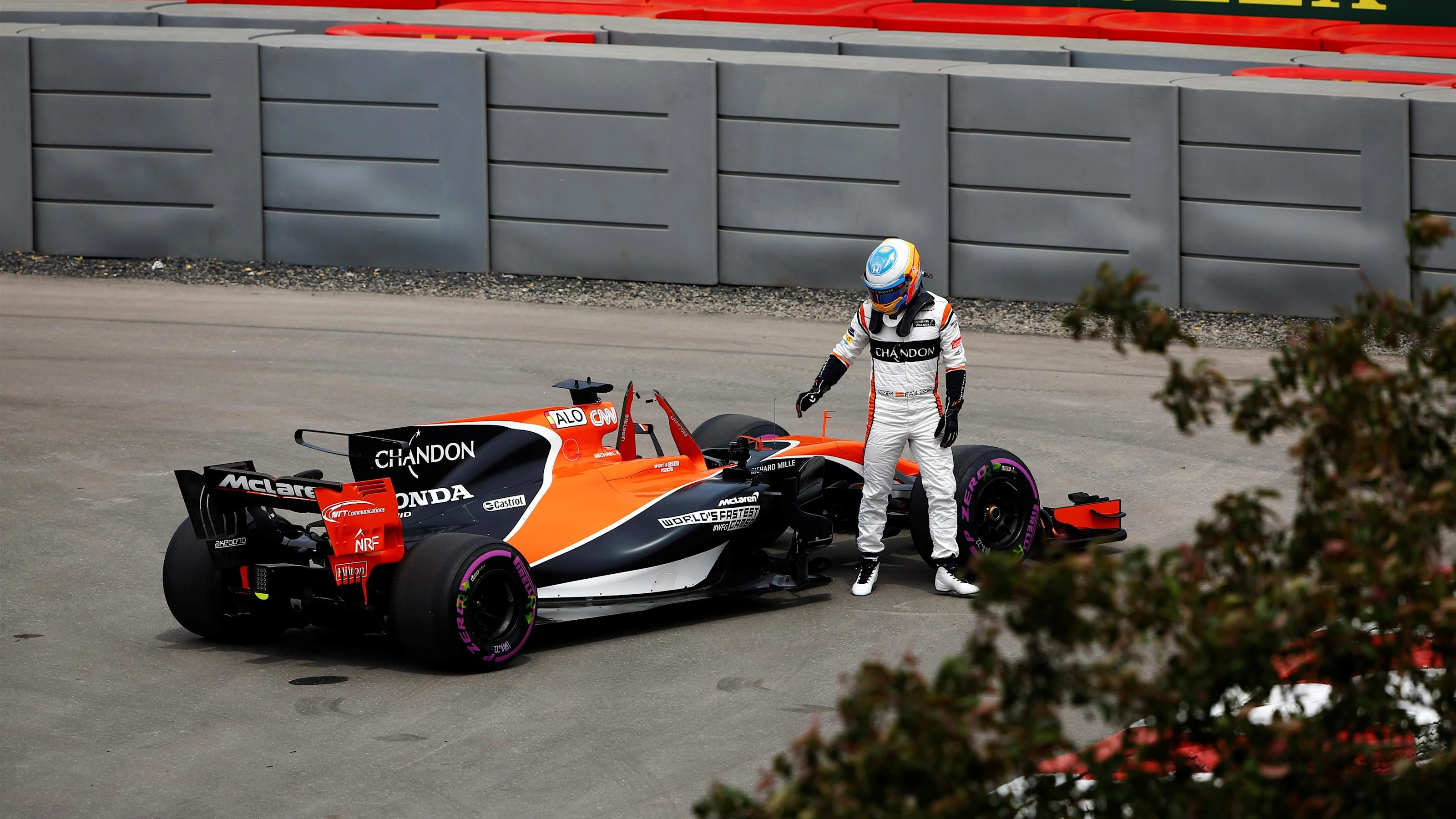 Fernando Alonso (ESP) McLaren MCL32 stops on track in FP1 at Formula One World Championship, Rd7,