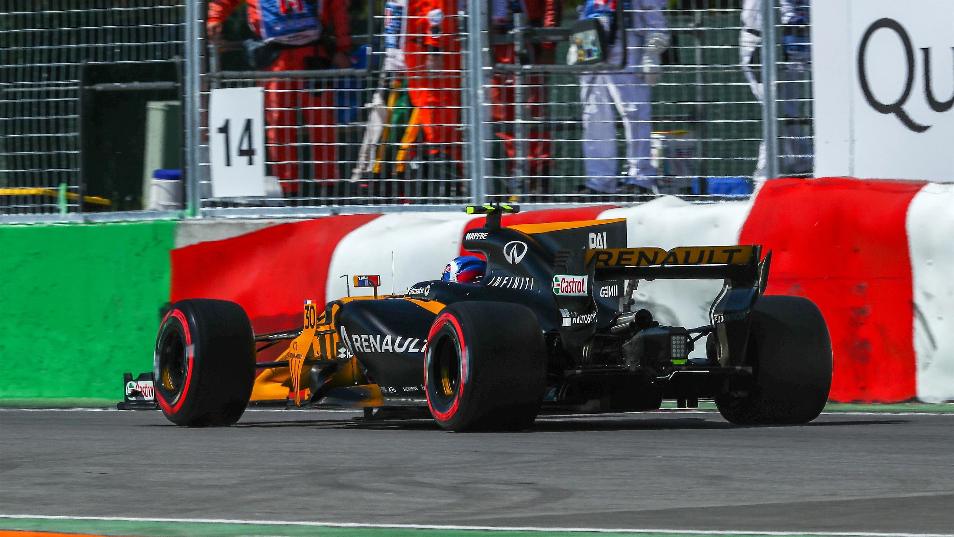 Jolyon Palmer (GBR) Renault Sport F1 Team RS17 at Formula One World Championship, Rd7, Canadian