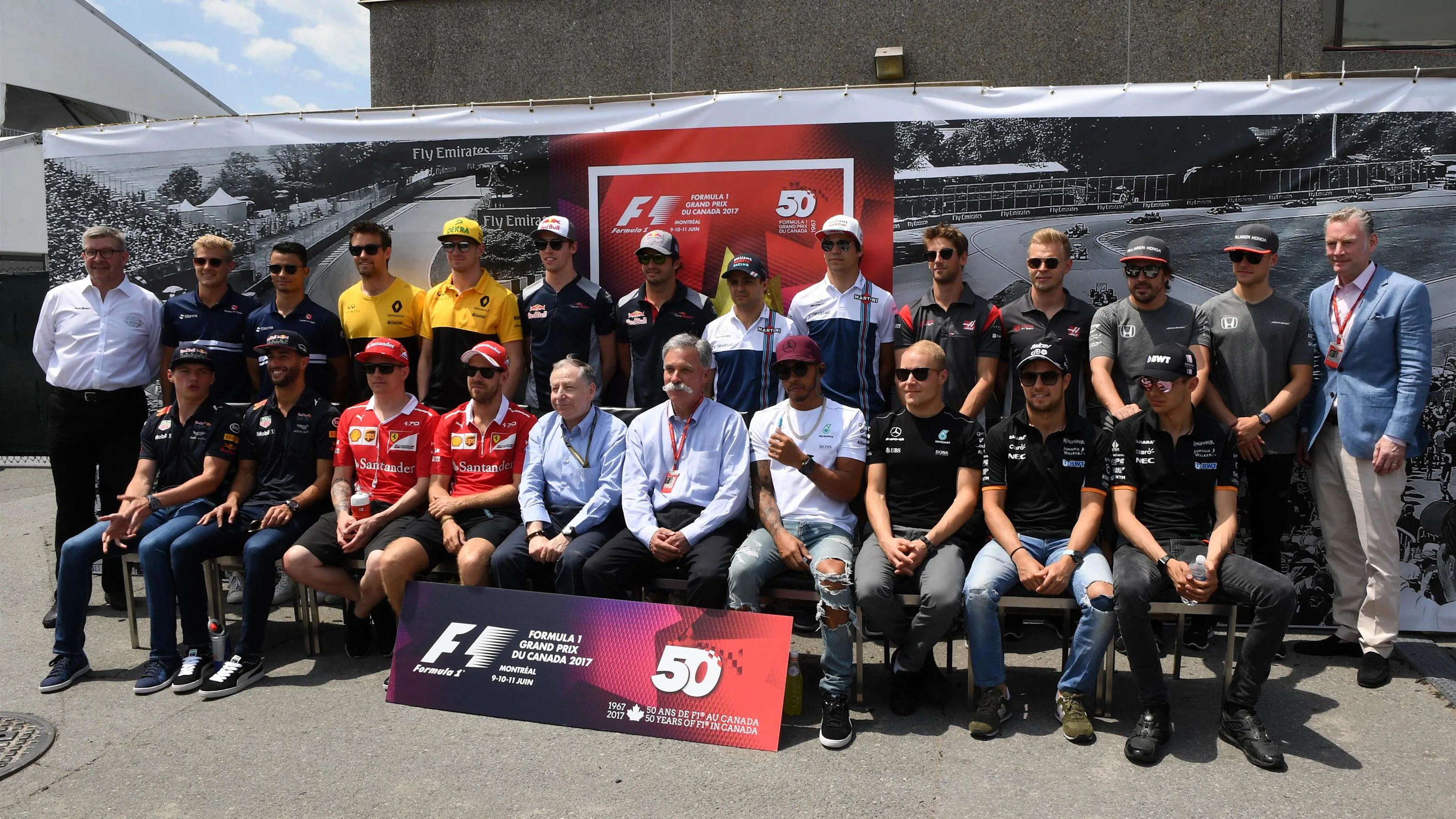 F1 driver group photo with Ross Brawn (GBR) Formula One Managing Director of Motorsports, Sean
