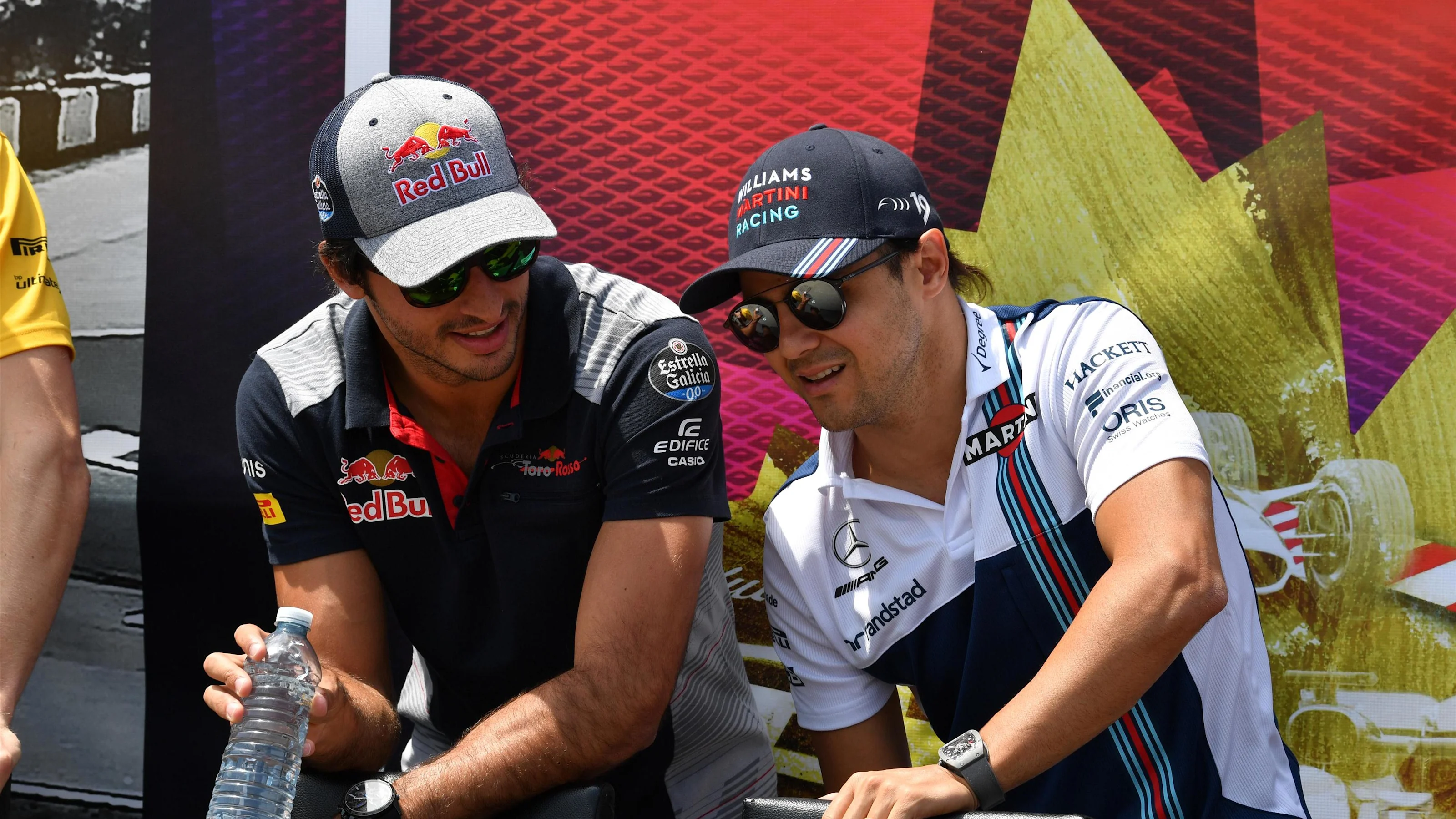 Carlos Sainz jr (ESP) Scuderia Toro Rosso and Felipe Massa (BRA) Williams at Formula One World