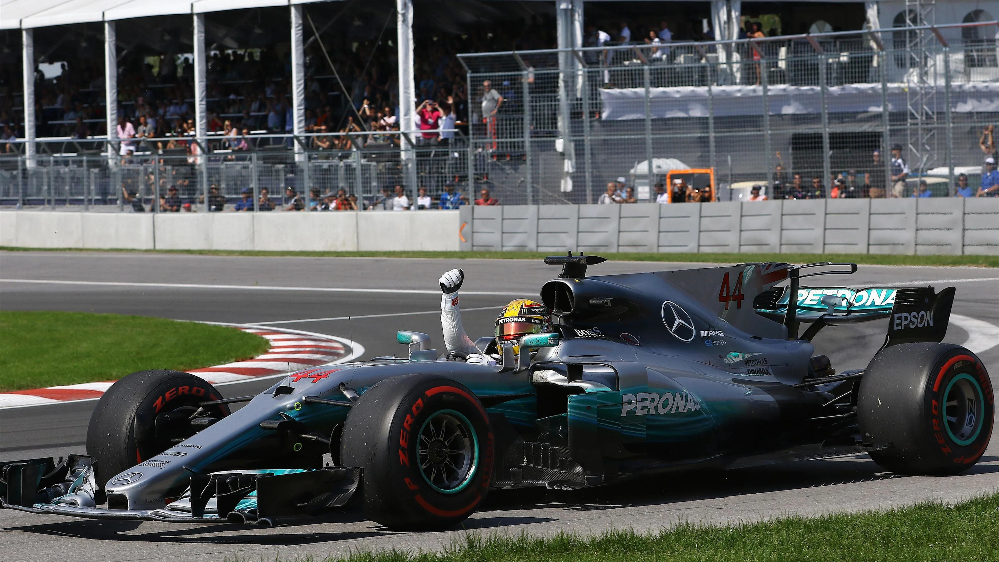 Race winner Lewis Hamilton (GBR) Mercedes-Benz F1 W08 Hybrid celebrates at the end of the race at