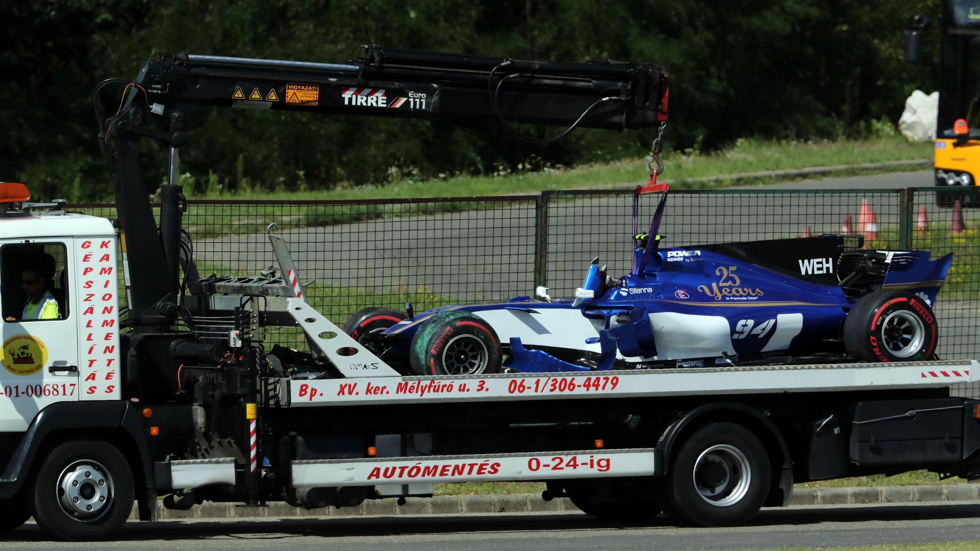 The crashed car of Pascal Wehrlein (GER) Sauber C36 is recovered in FP2 at Formula One World