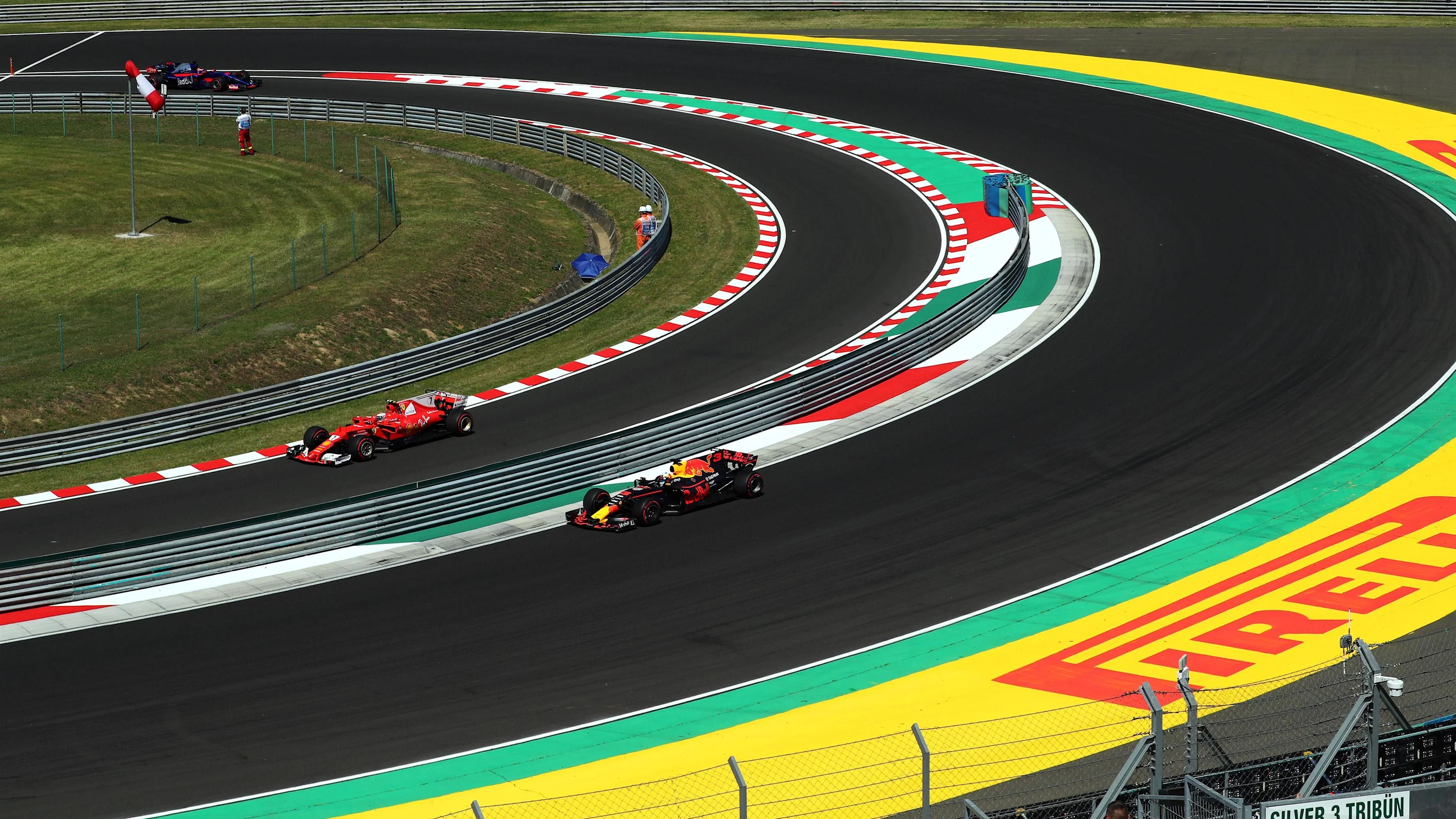 Daniel Ricciardo (AUS) Red Bull Racing RB13 and Kimi Raikkonen (FIN) Ferrari SF70-H at Formula One
