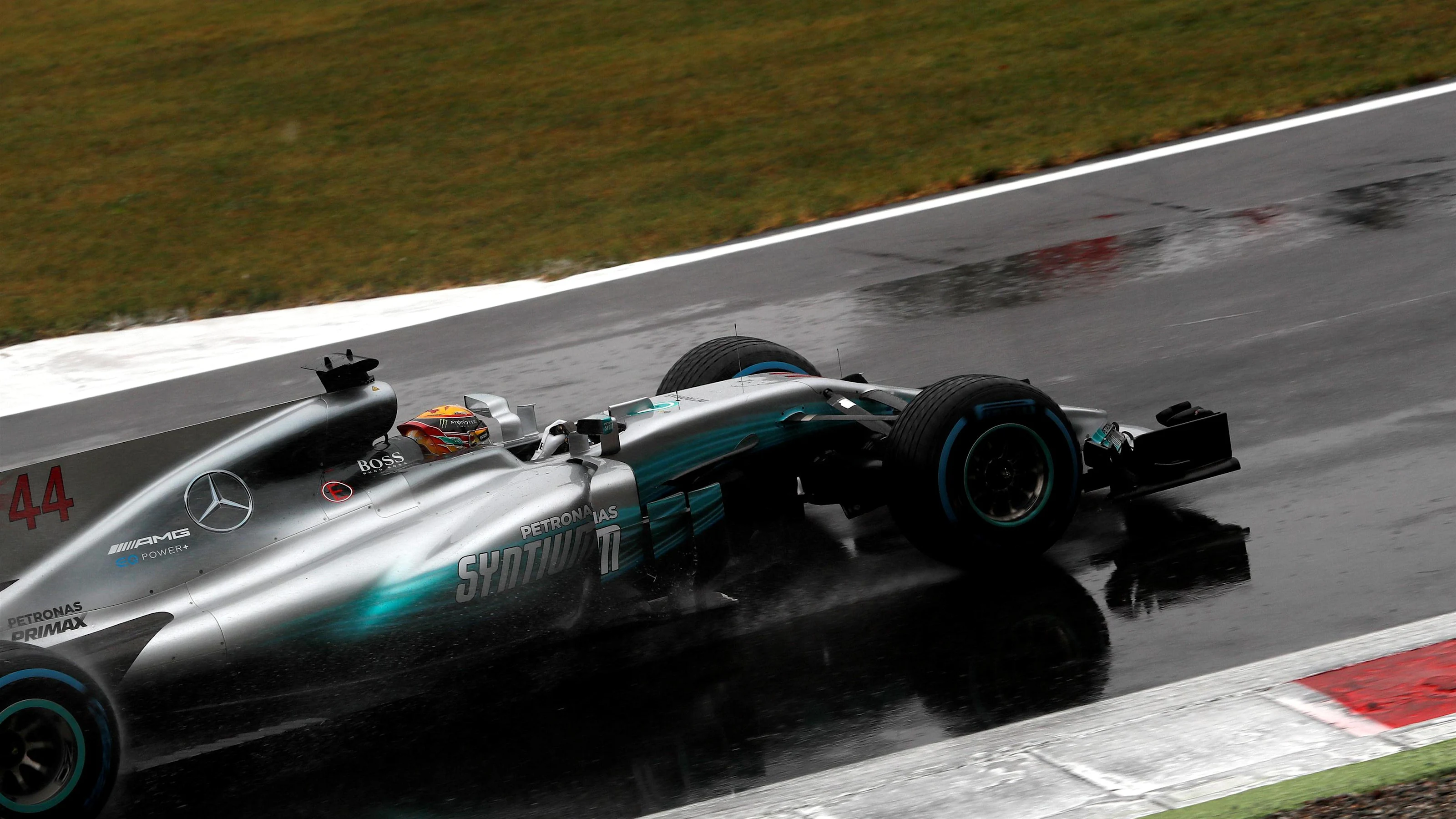 Lewis Hamilton (GBR) Mercedes-Benz F1 W08 Hybrid at Formula One World Championship, Rd13, Italian