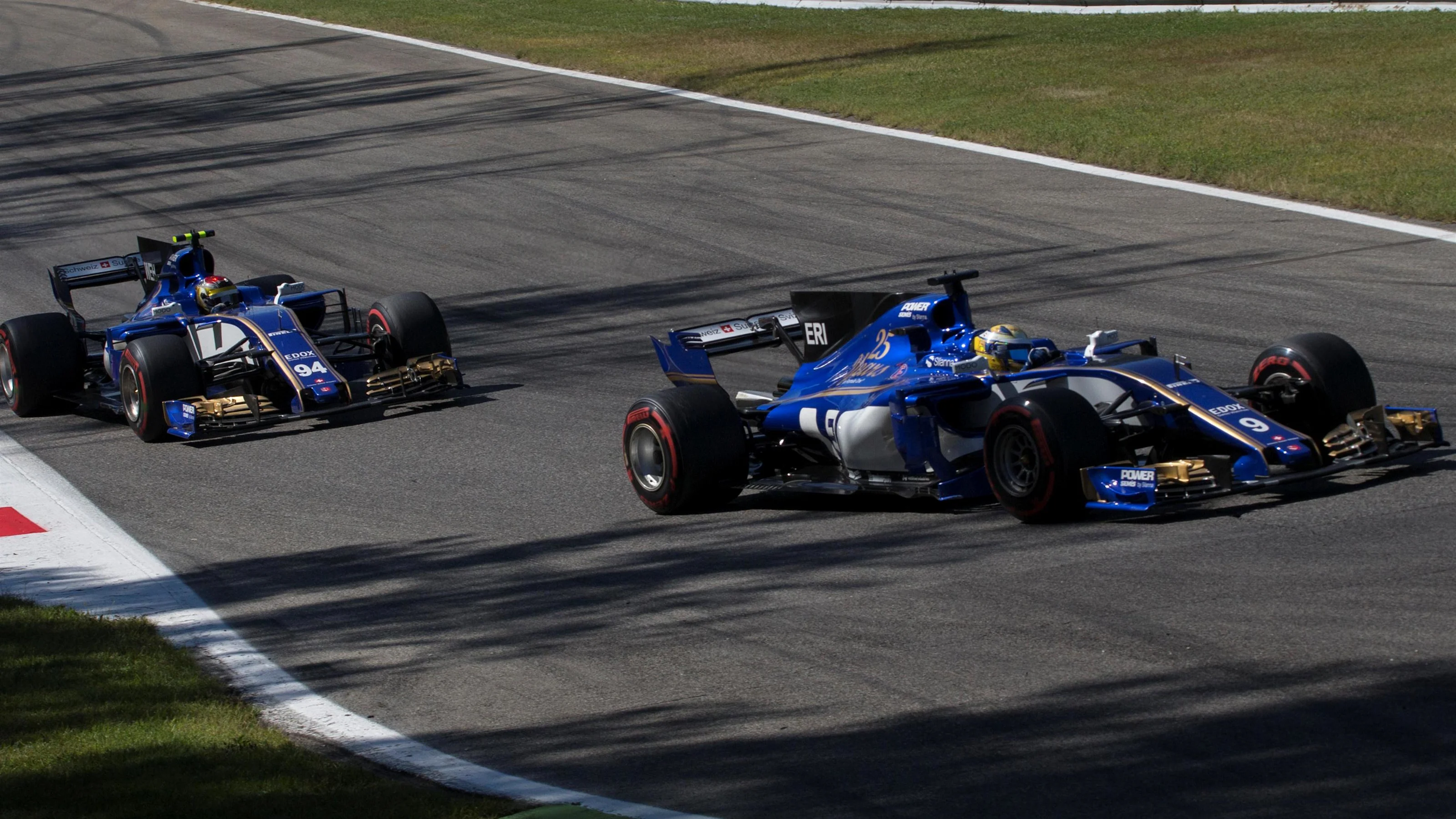 Pascal Wehrlein (GER) Sauber C36 and Marcus Ericsson (SWE) Sauber C36 at Formula One World