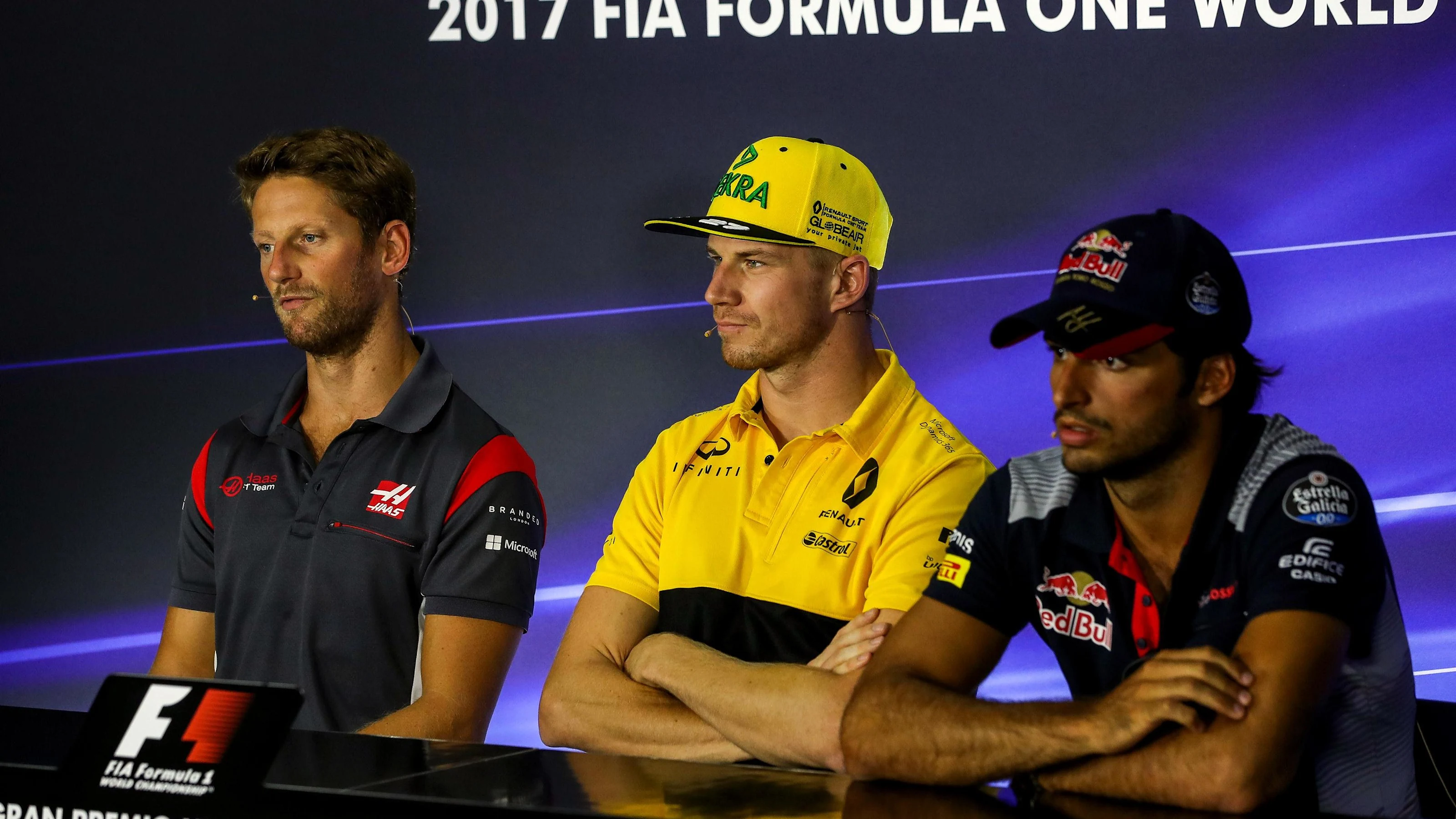 Romain Grosjean (FRA) Haas F1, Nico Hulkenberg (GER) Renault Sport F1 Team and Carlos Sainz jr