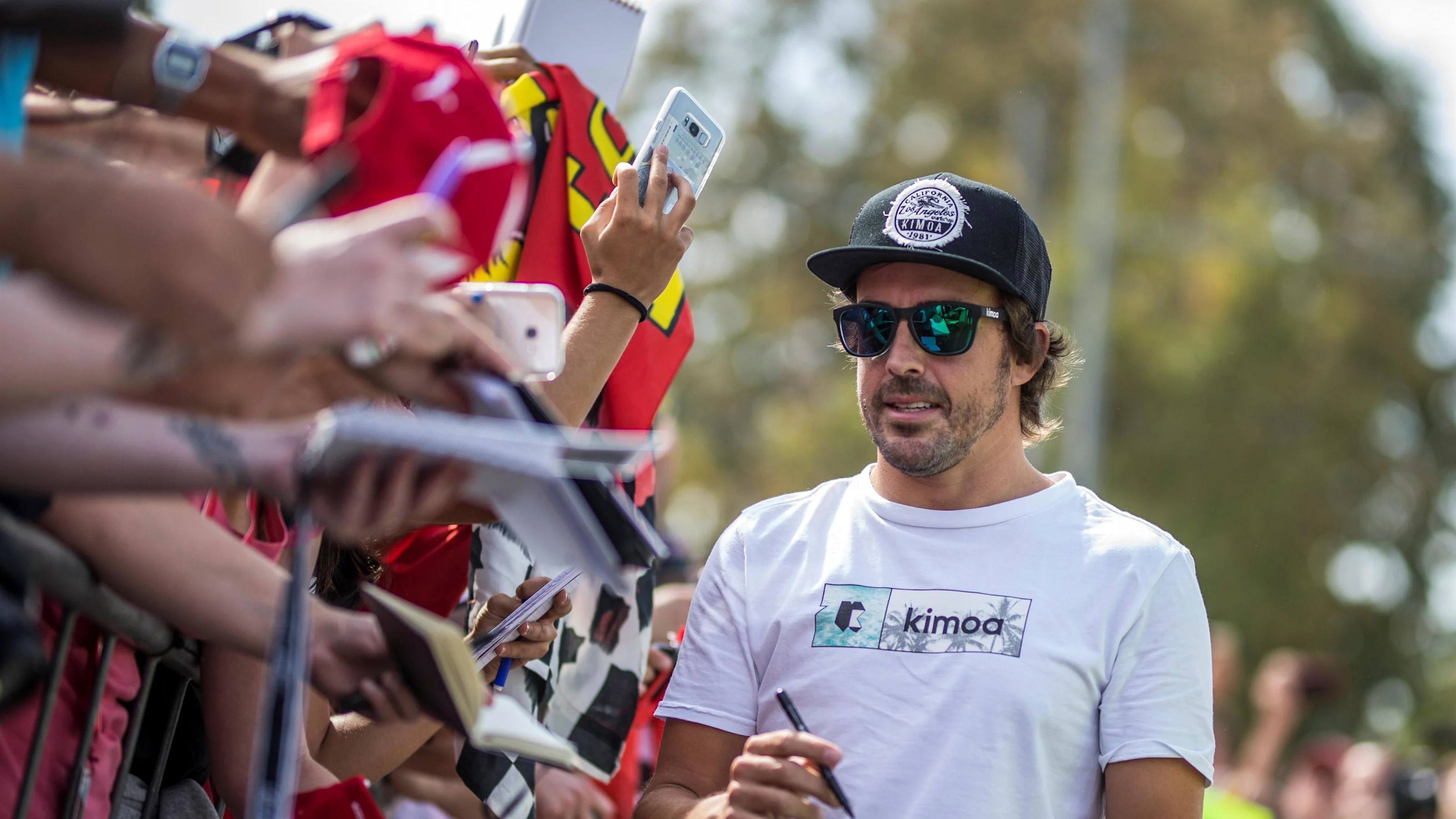 Fernando Alonso (ESP) McLaren signs autographs for the fans at Formula One World Championship,