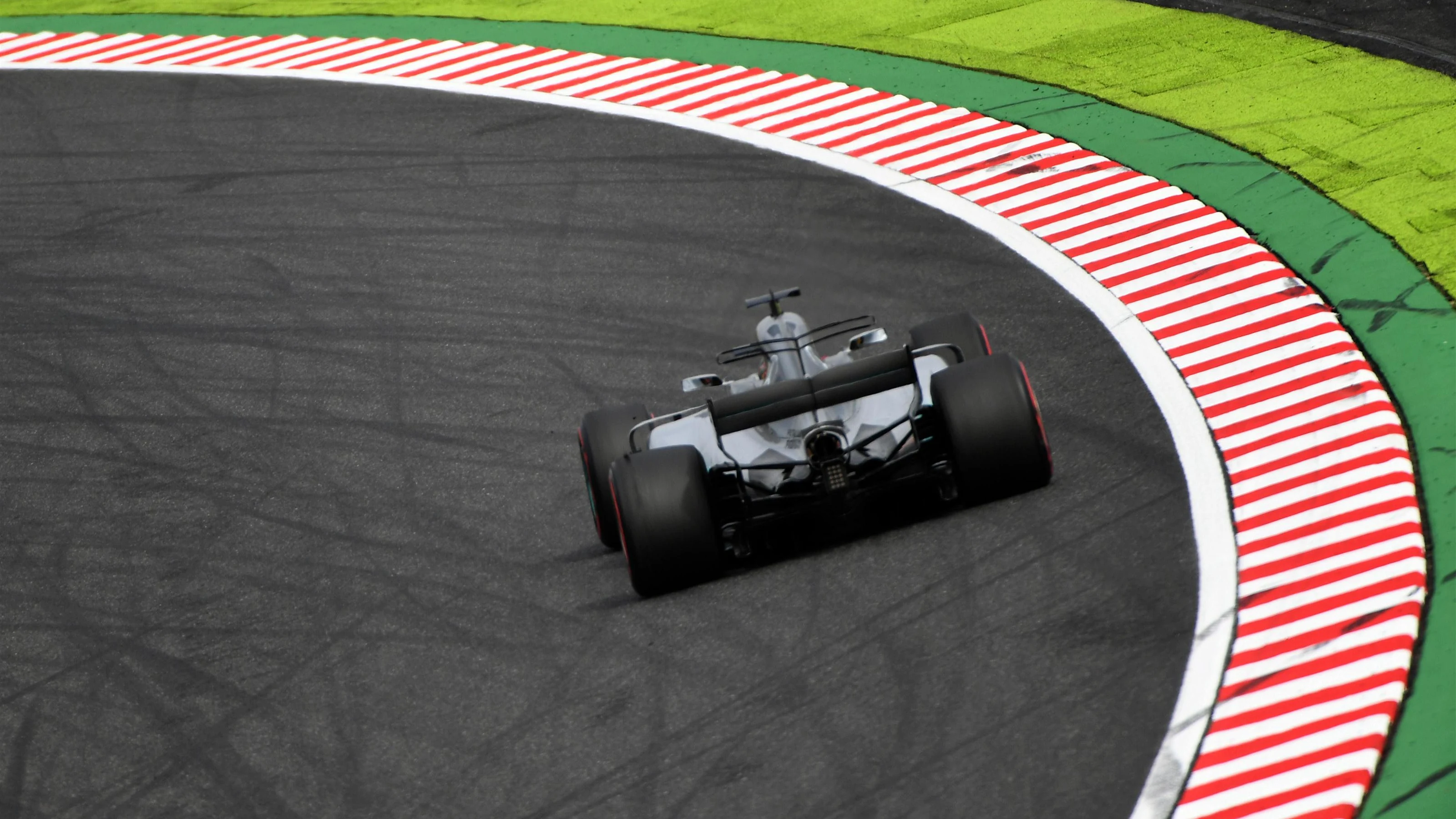 Lewis Hamilton (GBR) Mercedes-Benz F1 W08 Hybrid at Formula One World Championship, Rd16, Japanese
