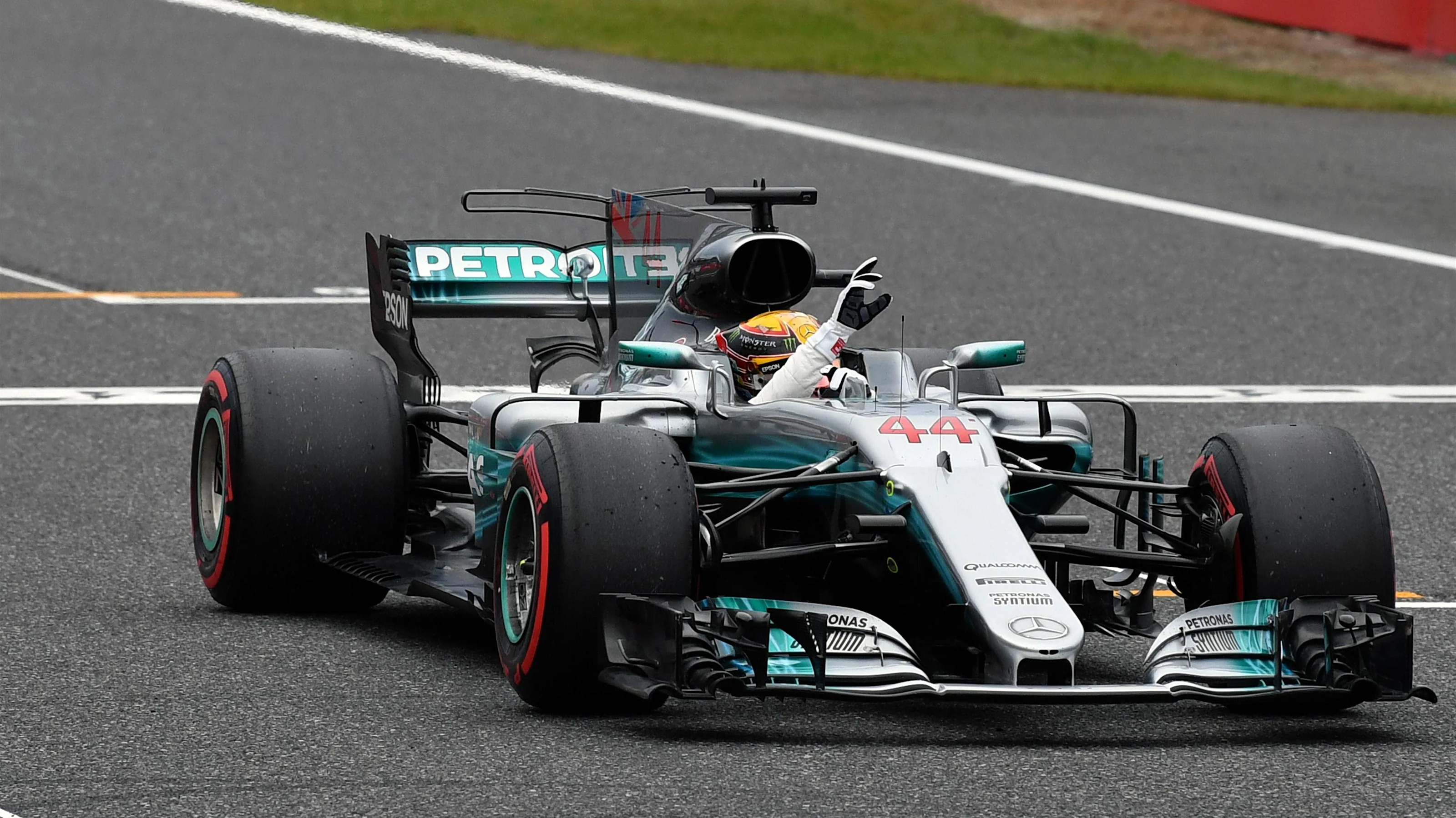 Lewis Hamilton (GBR) Mercedes-Benz F1 W08 Hybrid celebrates in parc ferme at Formula One World