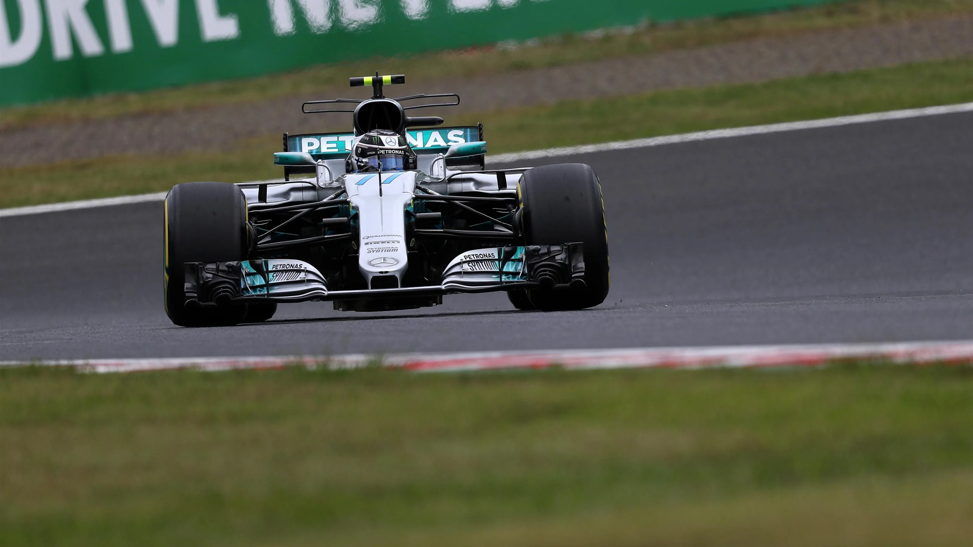 Valtteri Bottas (FIN) Mercedes-Benz F1 W08 Hybrid at Formula One World Championship, Rd16, Japanese