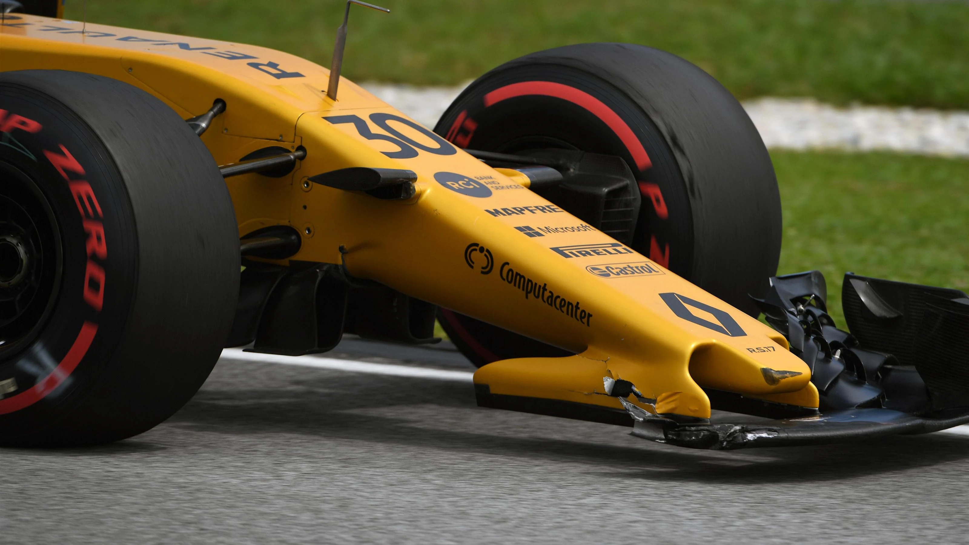 Jolyon Palmer (GBR) Renault Sport F1 Team RS17 with broken front wing in FP3 at Formula One World