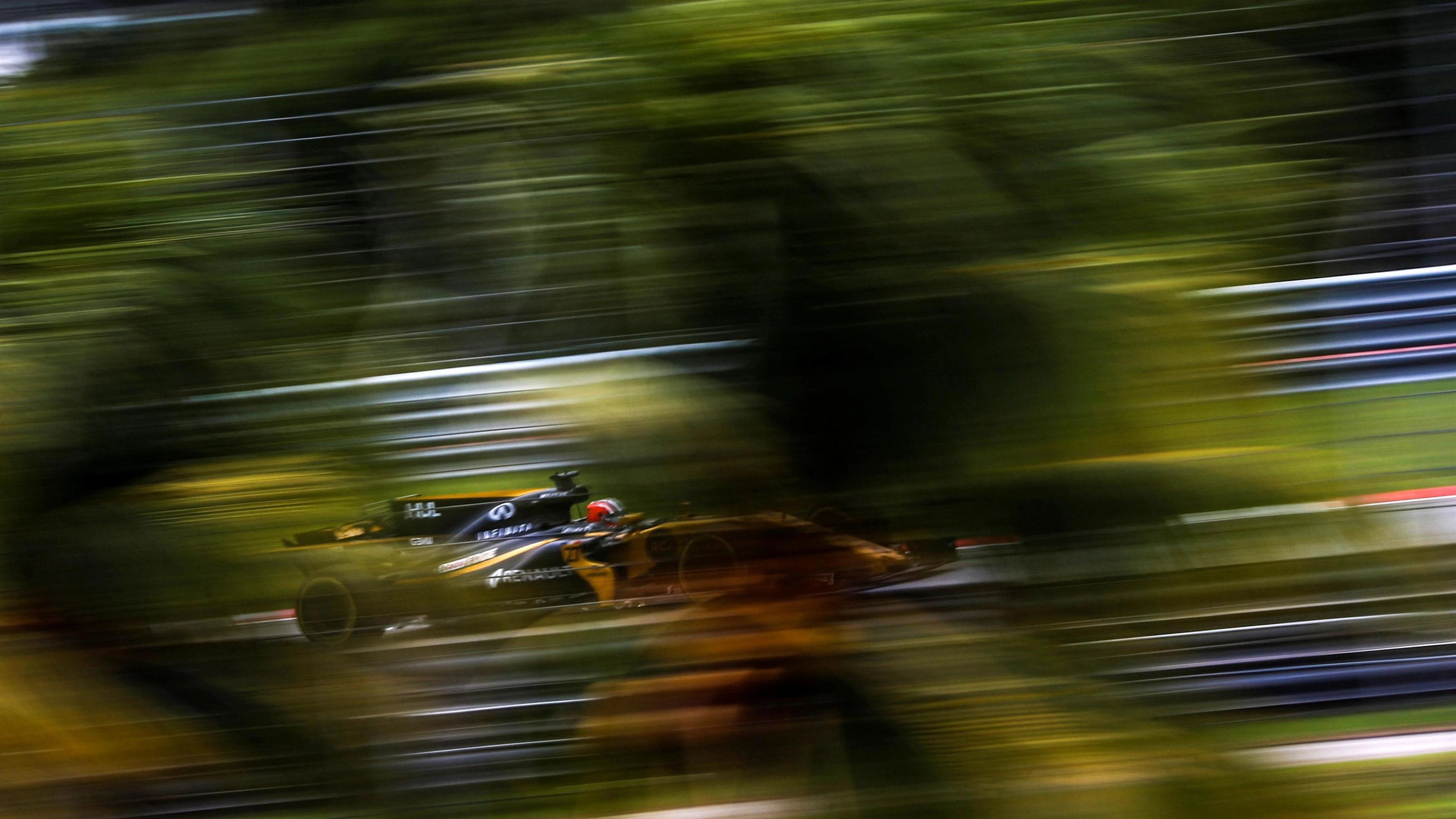 Nico Hulkenberg (GER) Renault Sport F1 Team RS17 at Formula One World Championship, Rd15, Malaysian