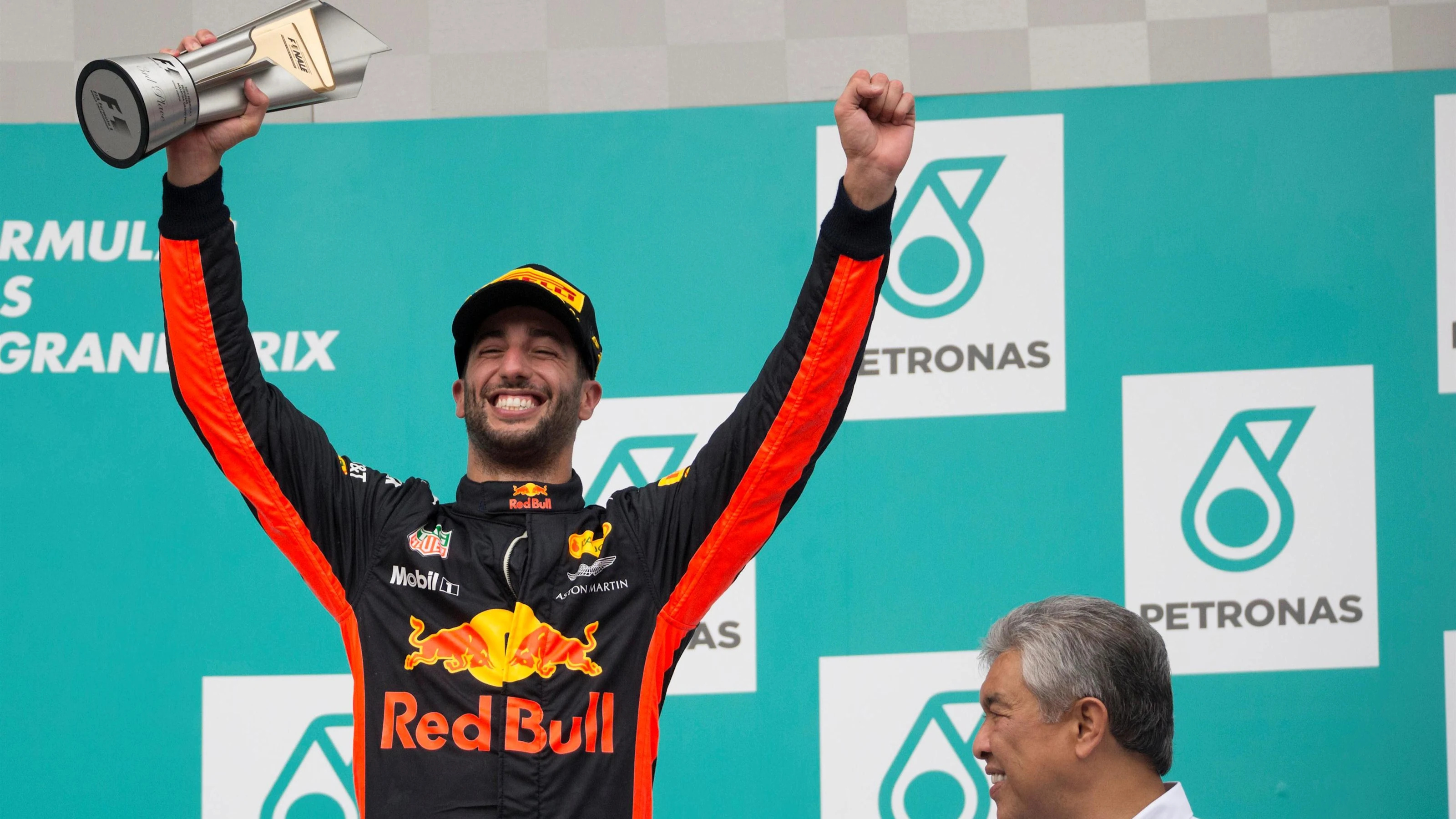 Daniel Ricciardo (AUS) Red Bull Racing celebrates on the podium with the trophy at Formula One