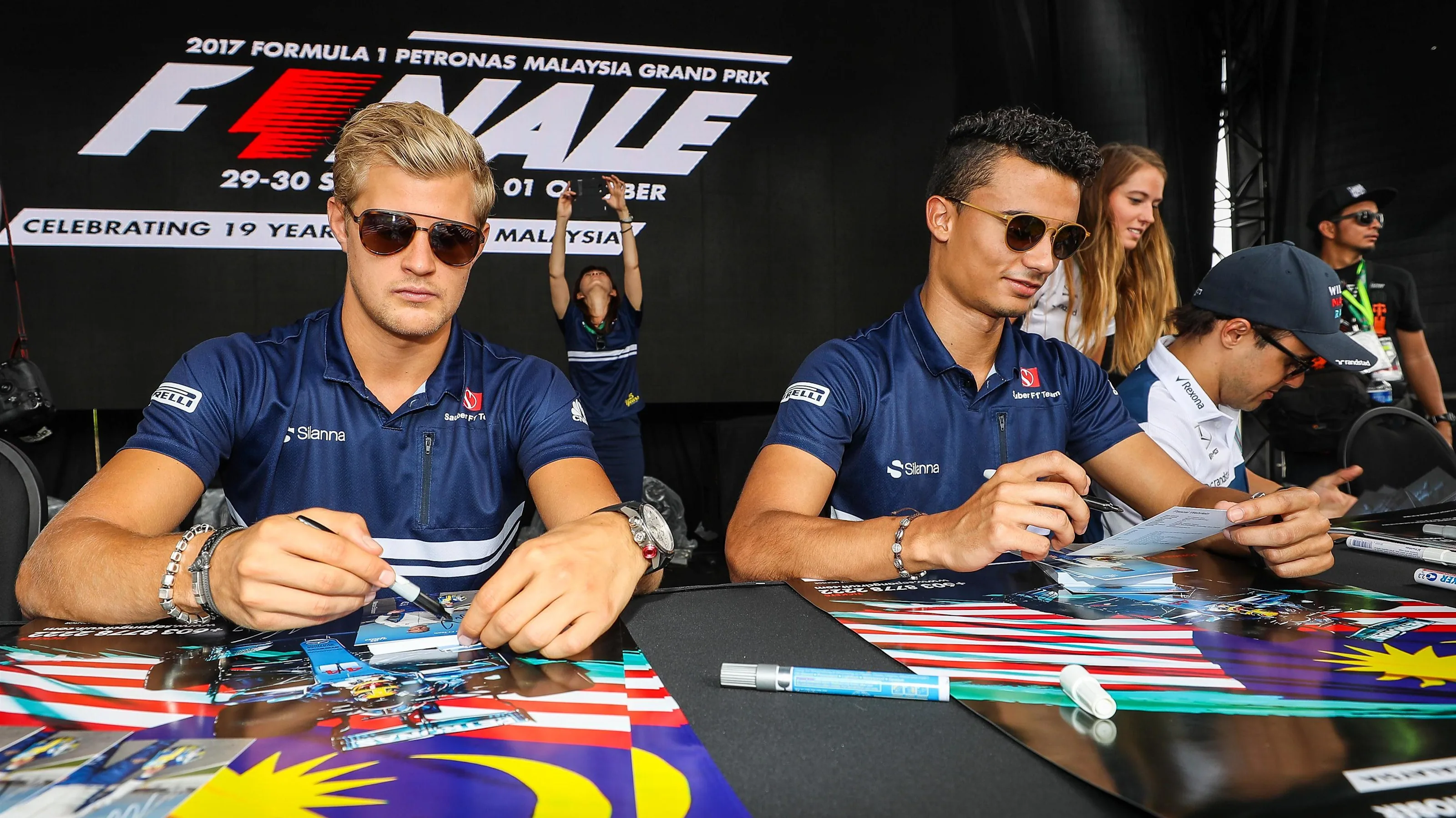Marcus Ericsson (SWE) Sauber and Pascal Wehrlein (GER) Sauber sign autographs for the fans at