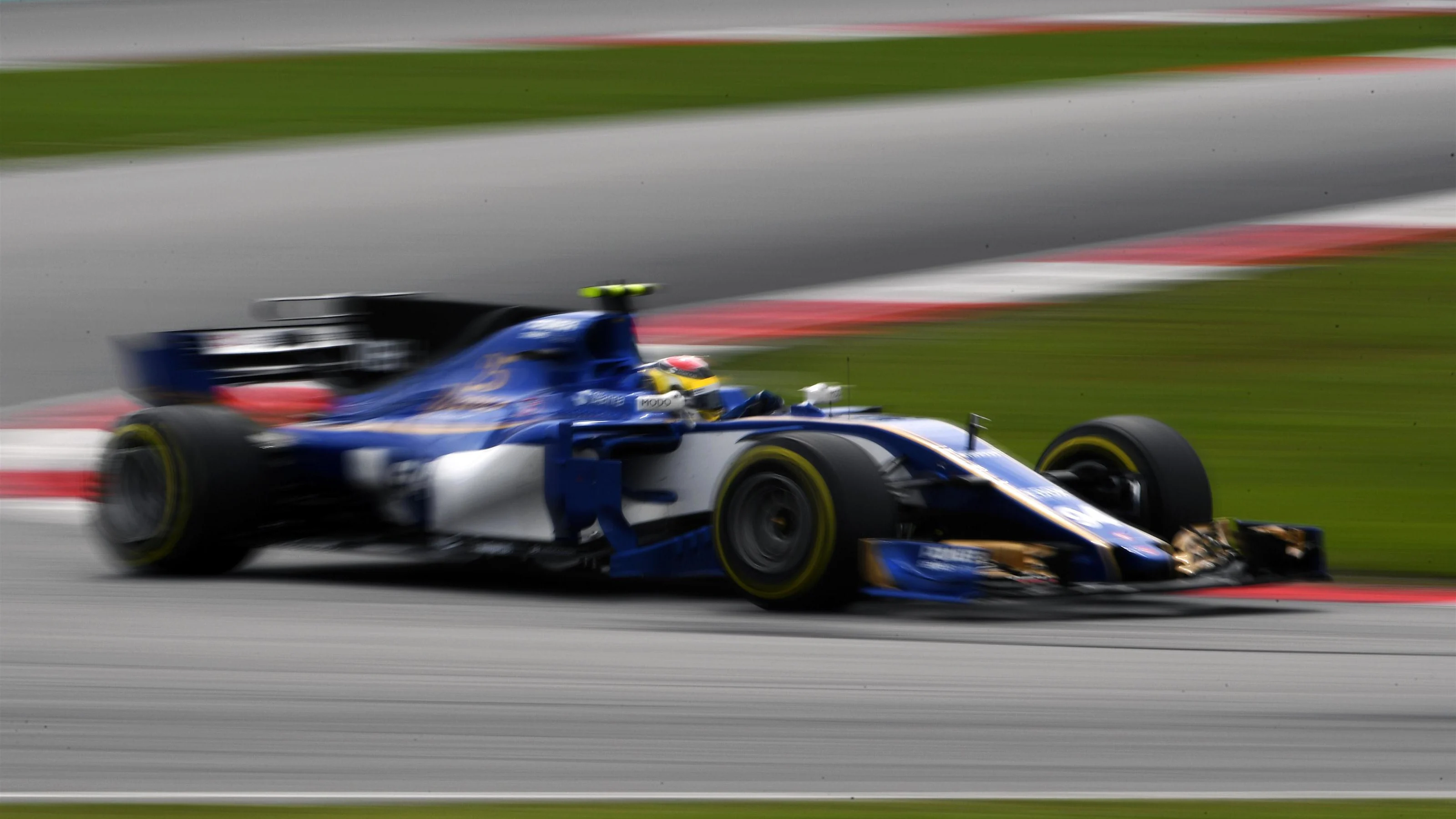 Pascal Wehrlein (GER) Sauber C36 at Formula One World Championship, Rd15, Malaysian Grand Prix,