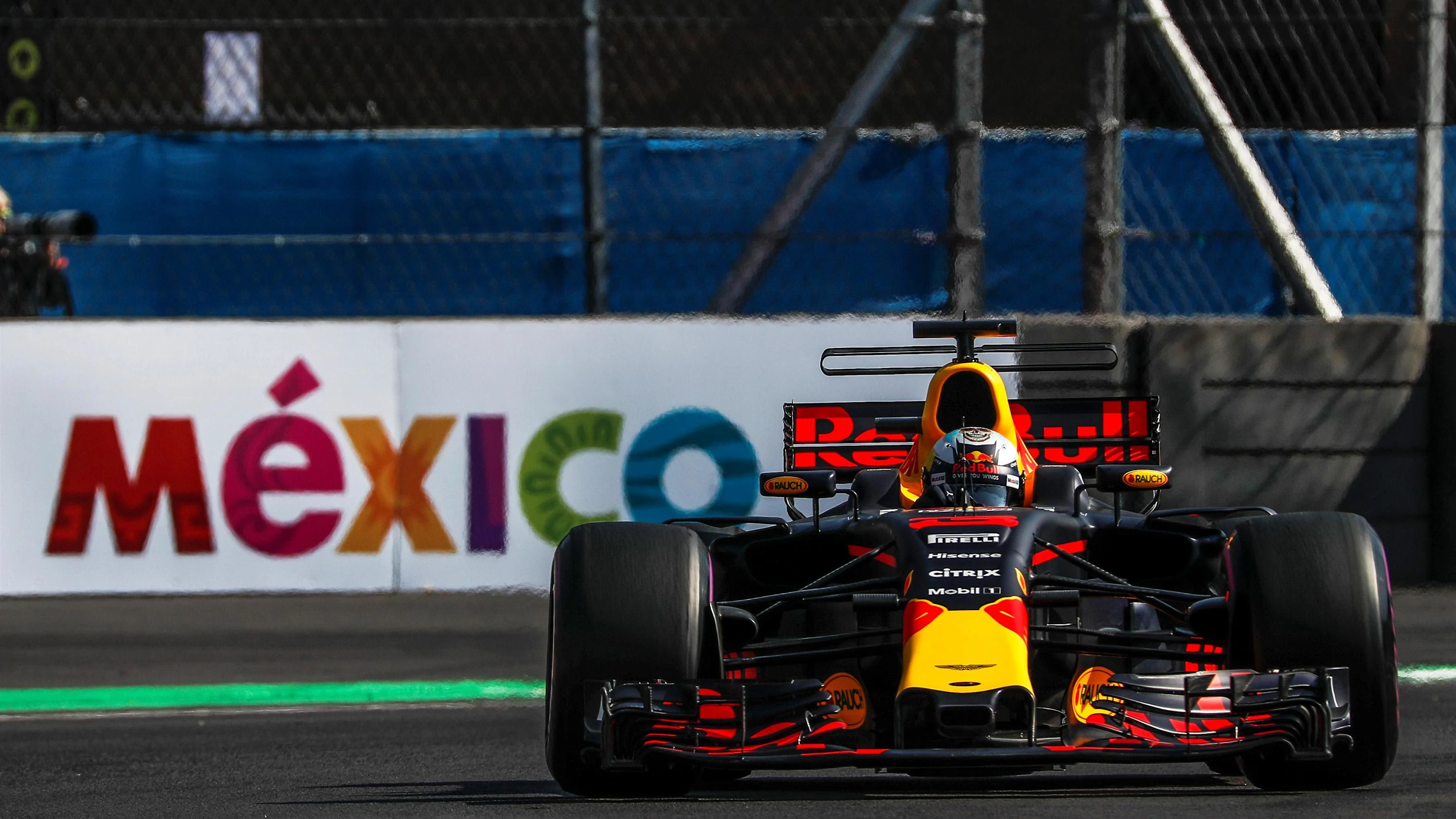 Daniel Ricciardo (AUS) Red Bull Racing RB13 at Formula One World Championship, Rd18, Mexican Grand