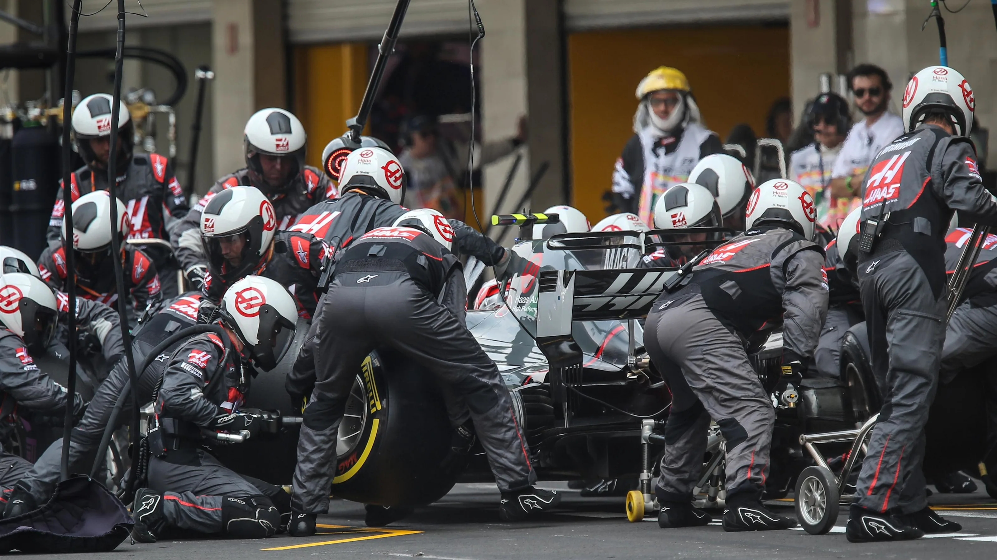 Kevin Magnussen (DEN) Haas VF-17 makes a pitstop at Formula One World Championship, Rd18, Mexican