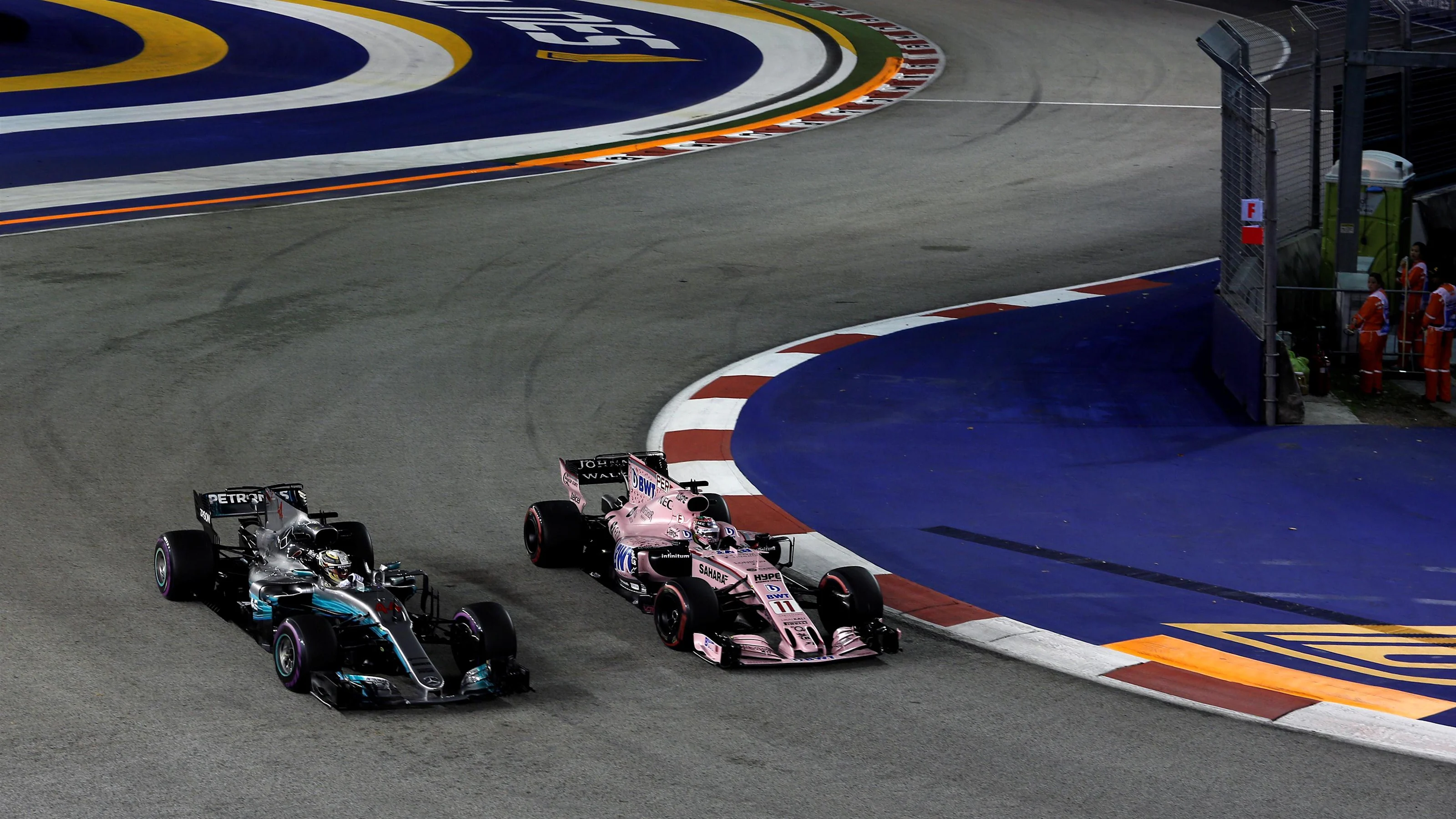 Lewis Hamilton (GBR) Mercedes-Benz F1 W08 Hybrid Sergio Perez (MEX) Force India VJM10 at Formula