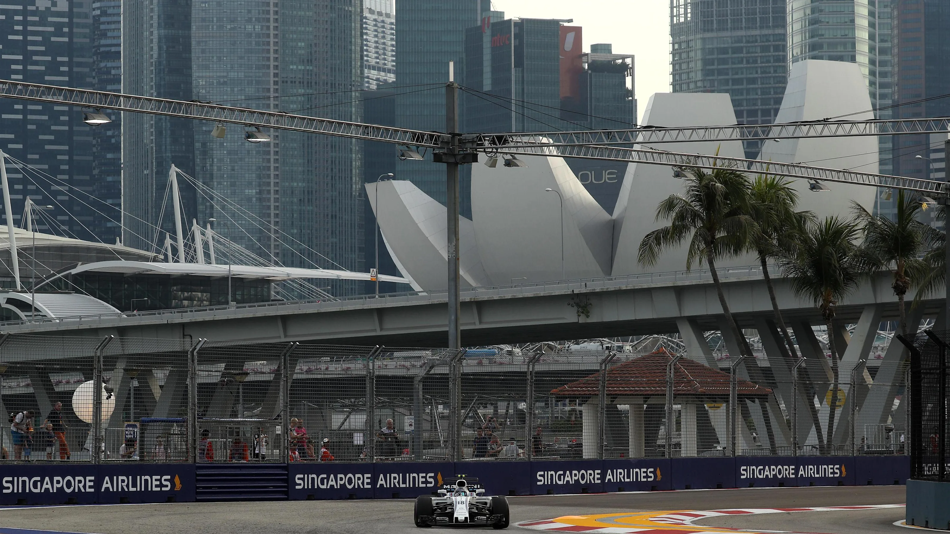 Lance Stroll (CDN) Williams FW40 at Formula One World Championship, Rd14, Singapore Grand Prix,