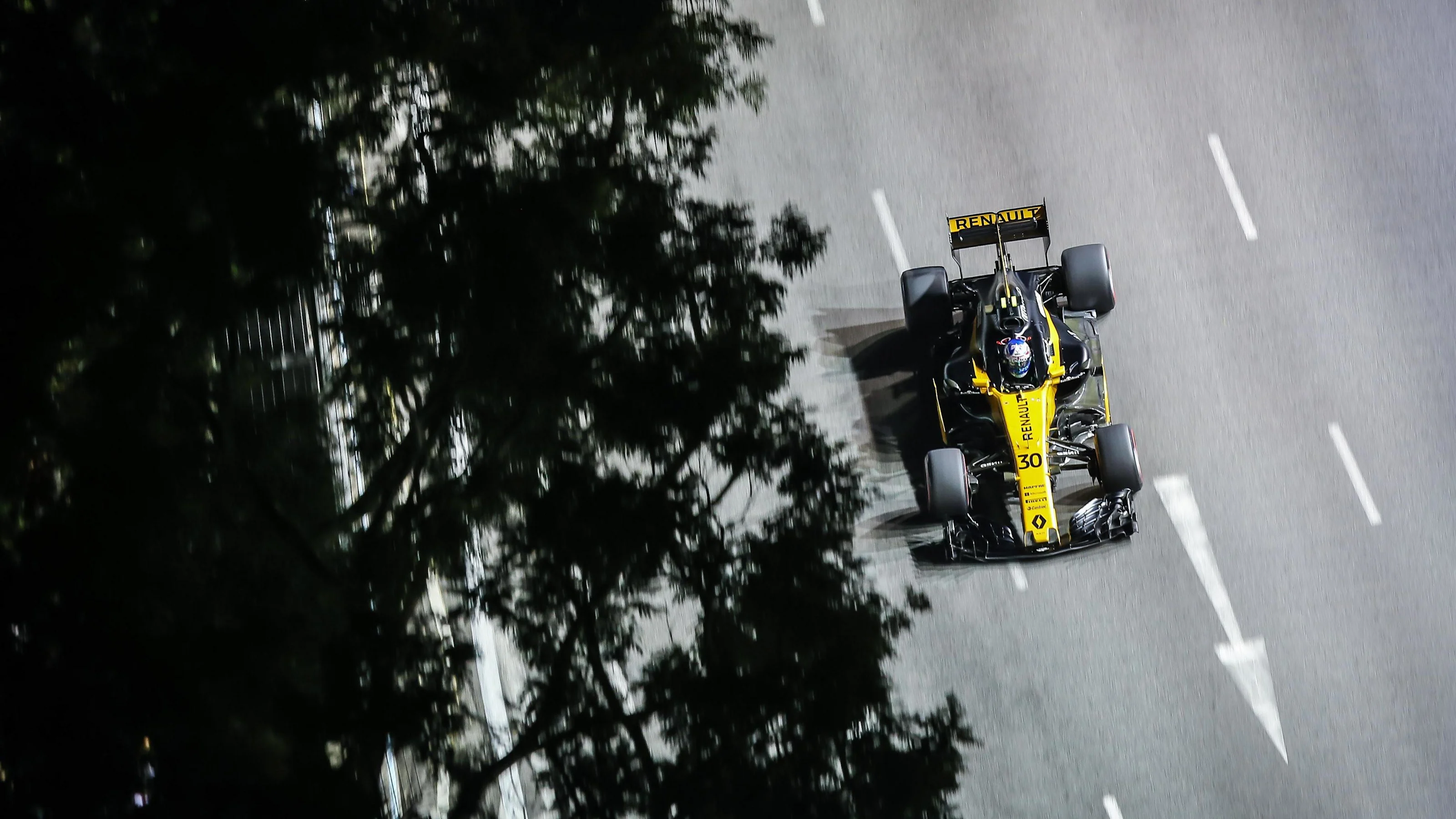 Jolyon Palmer (GBR) Renault Sport F1 Team RS17 at Formula One World Championship, Rd14, Singapore