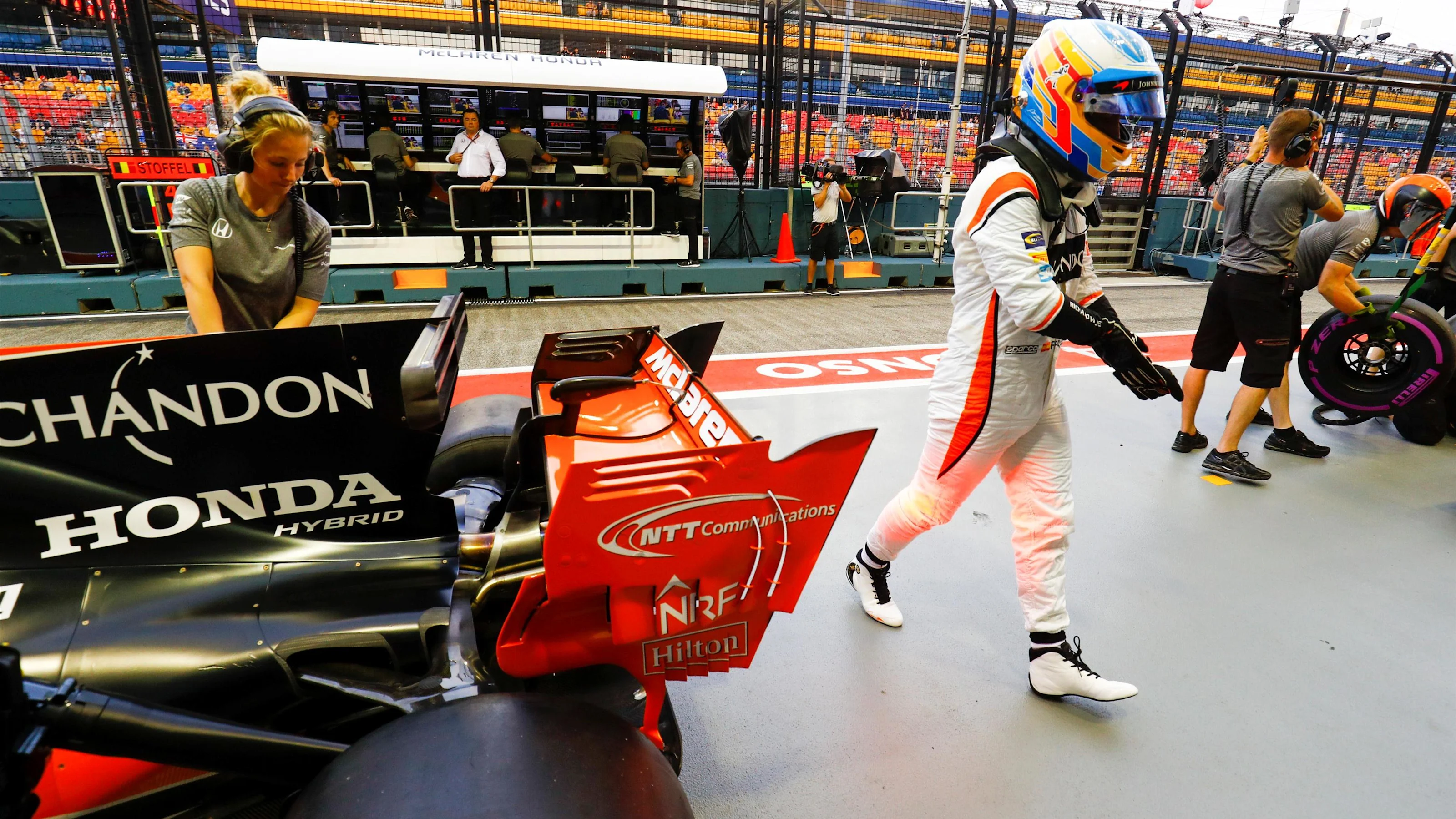 Fernando Alonso (ESP) McLaren MCL32 at Formula One World Championship, Rd14, Singapore Grand Prix,